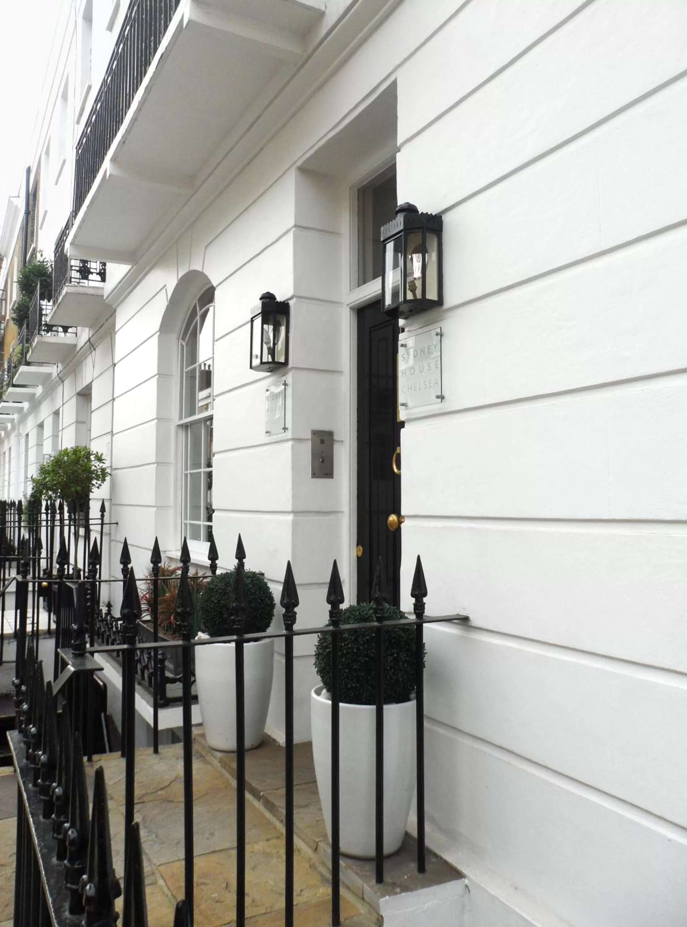 Facade/entrance in Sydney House Chelsea