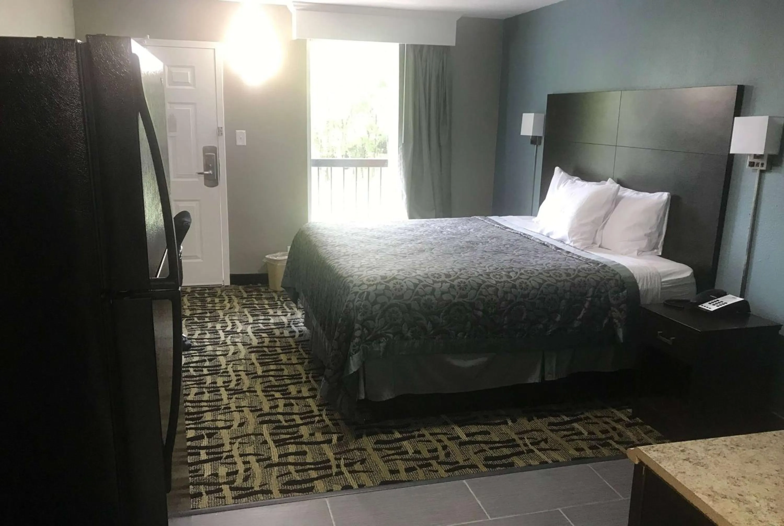 Photo of the whole room, Bed in Days Inn & Suites by Wyndham Collierville Germantown Area
