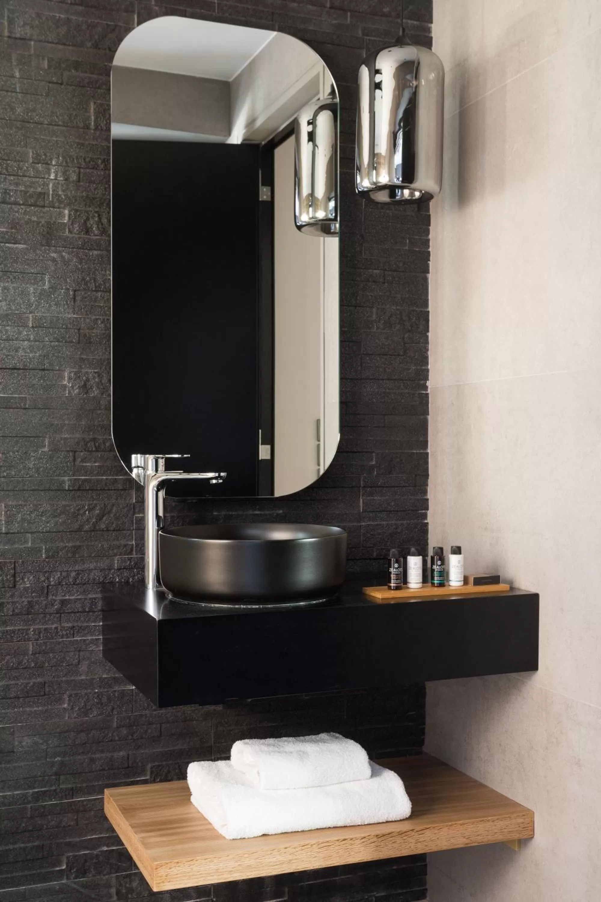 Bathroom in LUX&EASY Athens Downtown Apartments