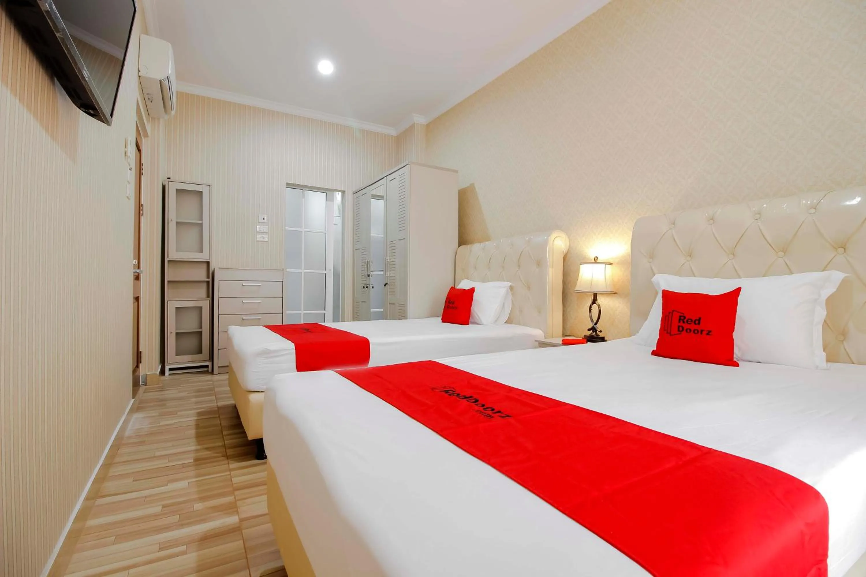 Bedroom, Bed in RedDoorz Plus @ Kwitang 2