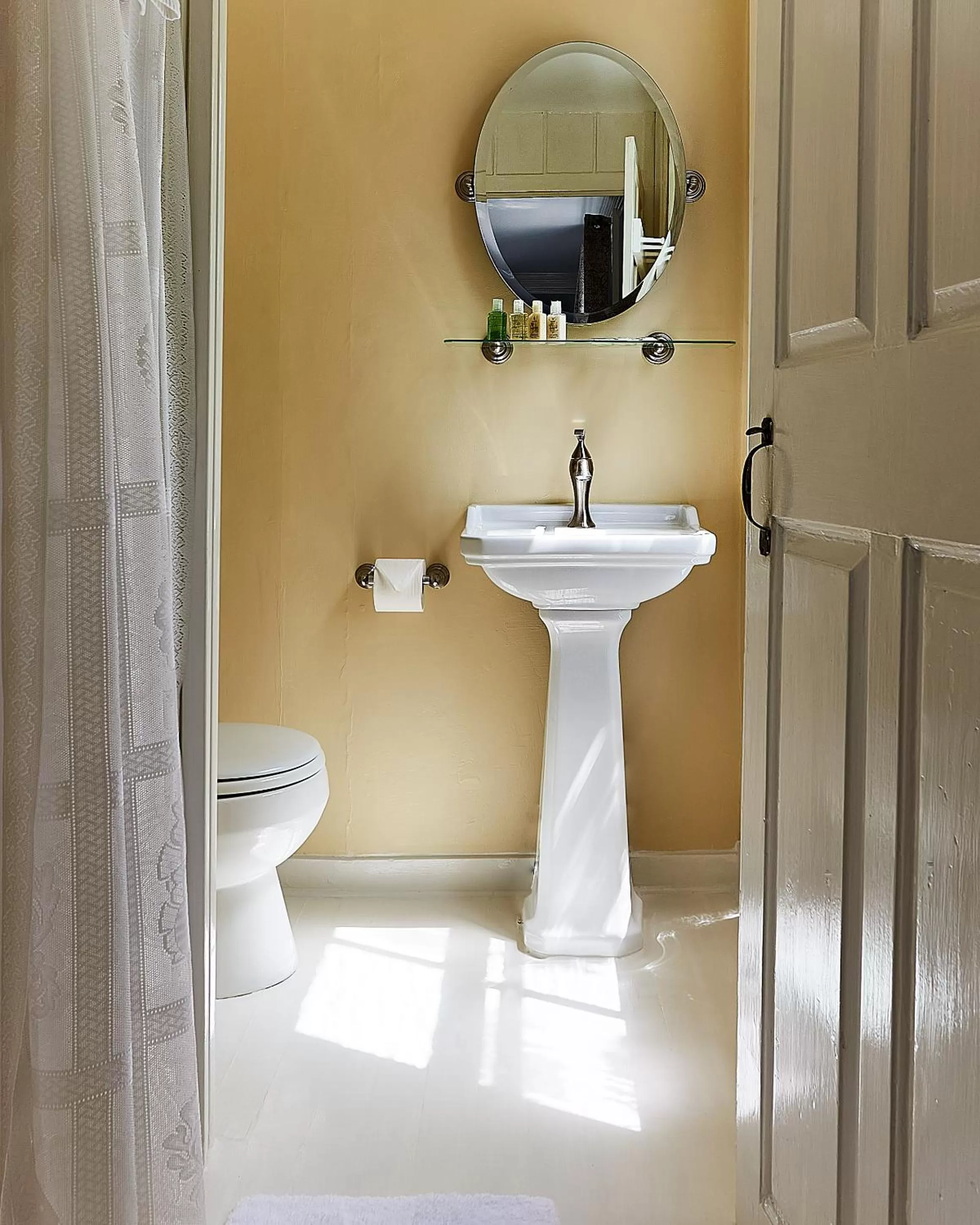 Deluxe King Room in Cliff Lodge