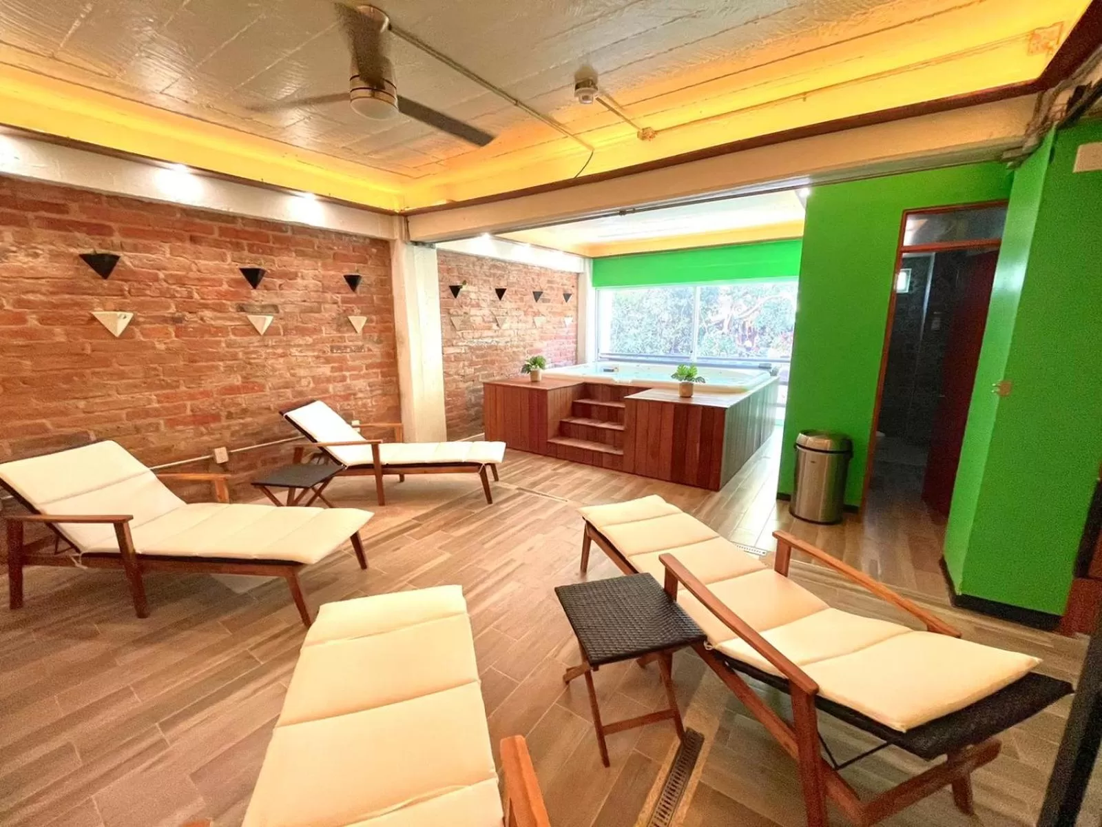 Hot Tub in Joint Coworking Hotel