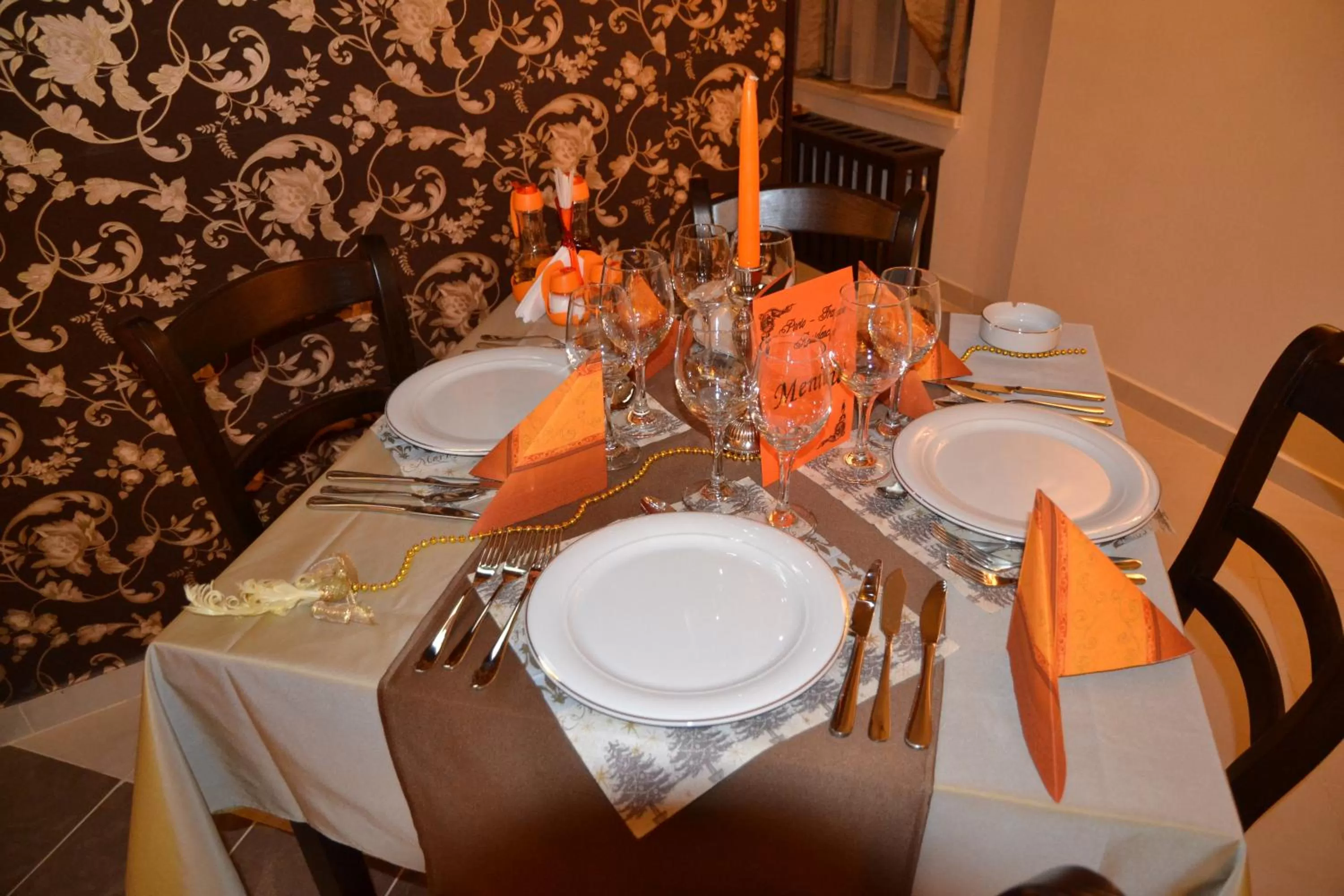 Restaurant/places to eat in Porto Franco Residence