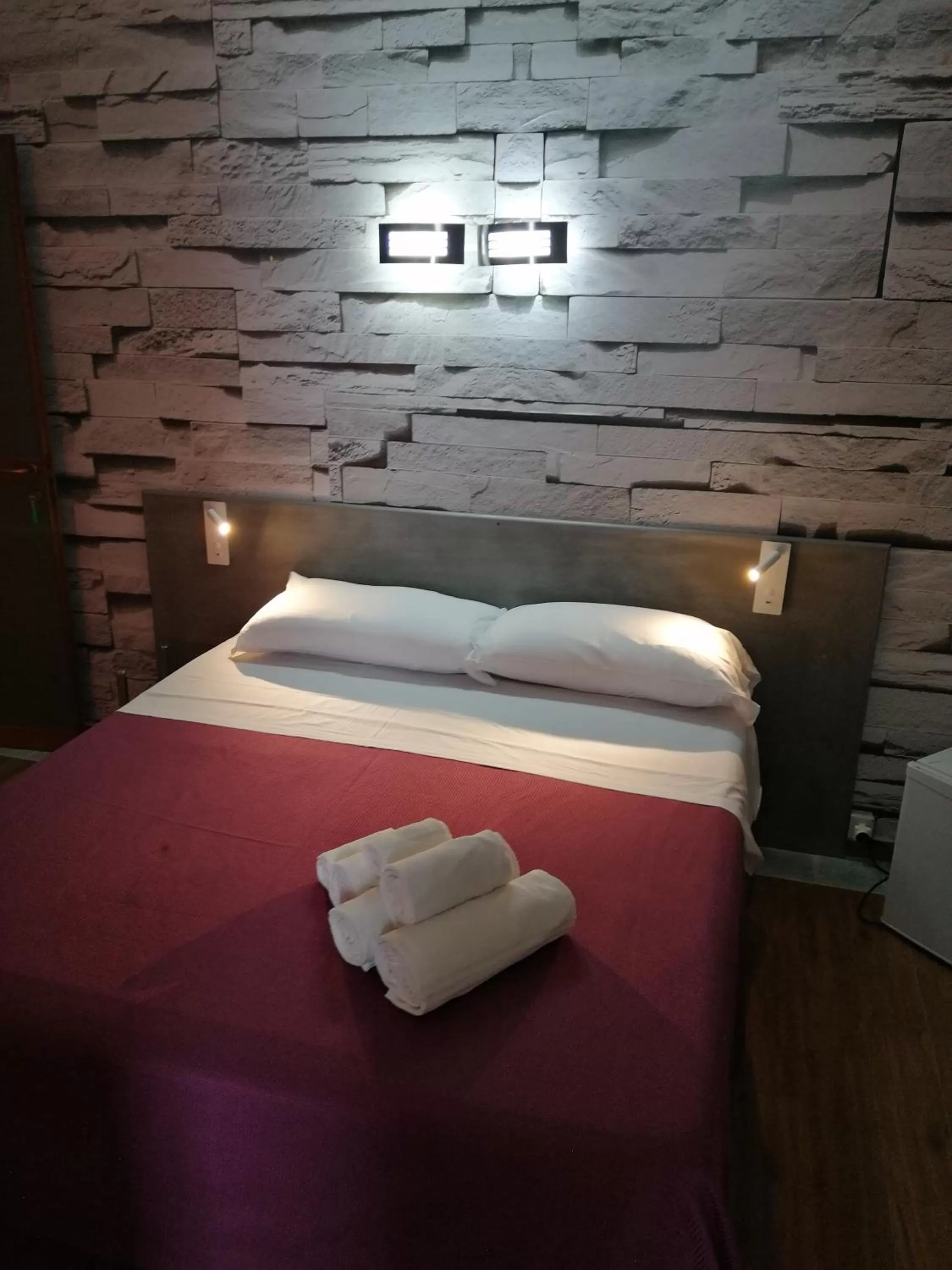 Bed in Le Rocce Holiday Rooms