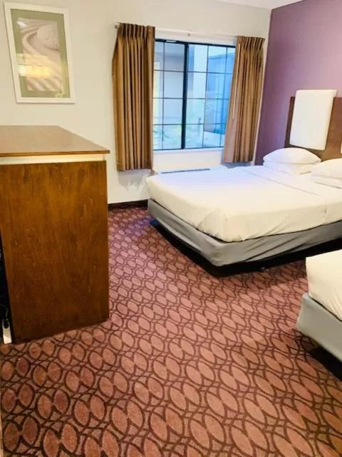 Bed in Hotel Pacific, Manhattan Beach