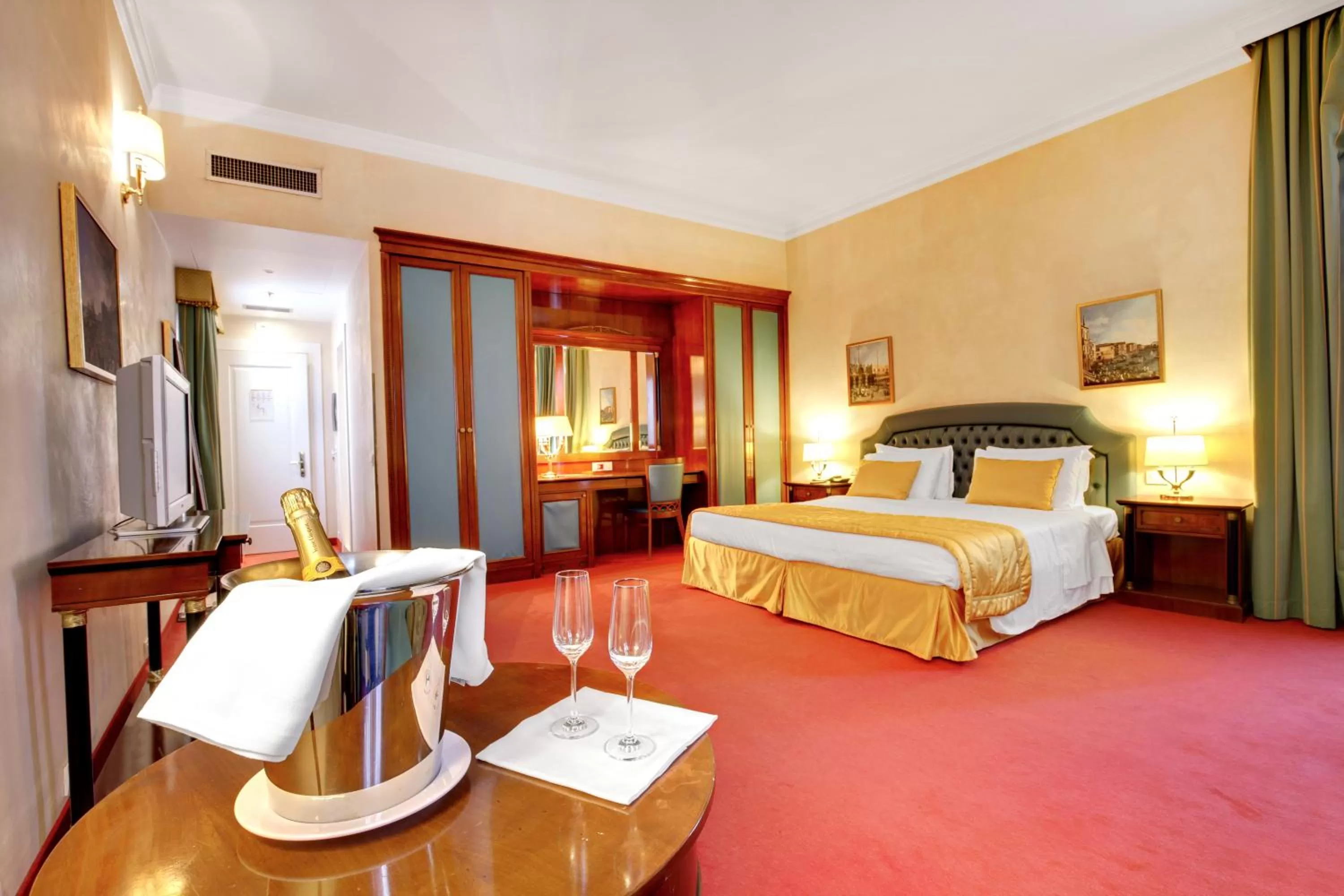 Photo of the whole room, Bed in Hotel Donà Palace