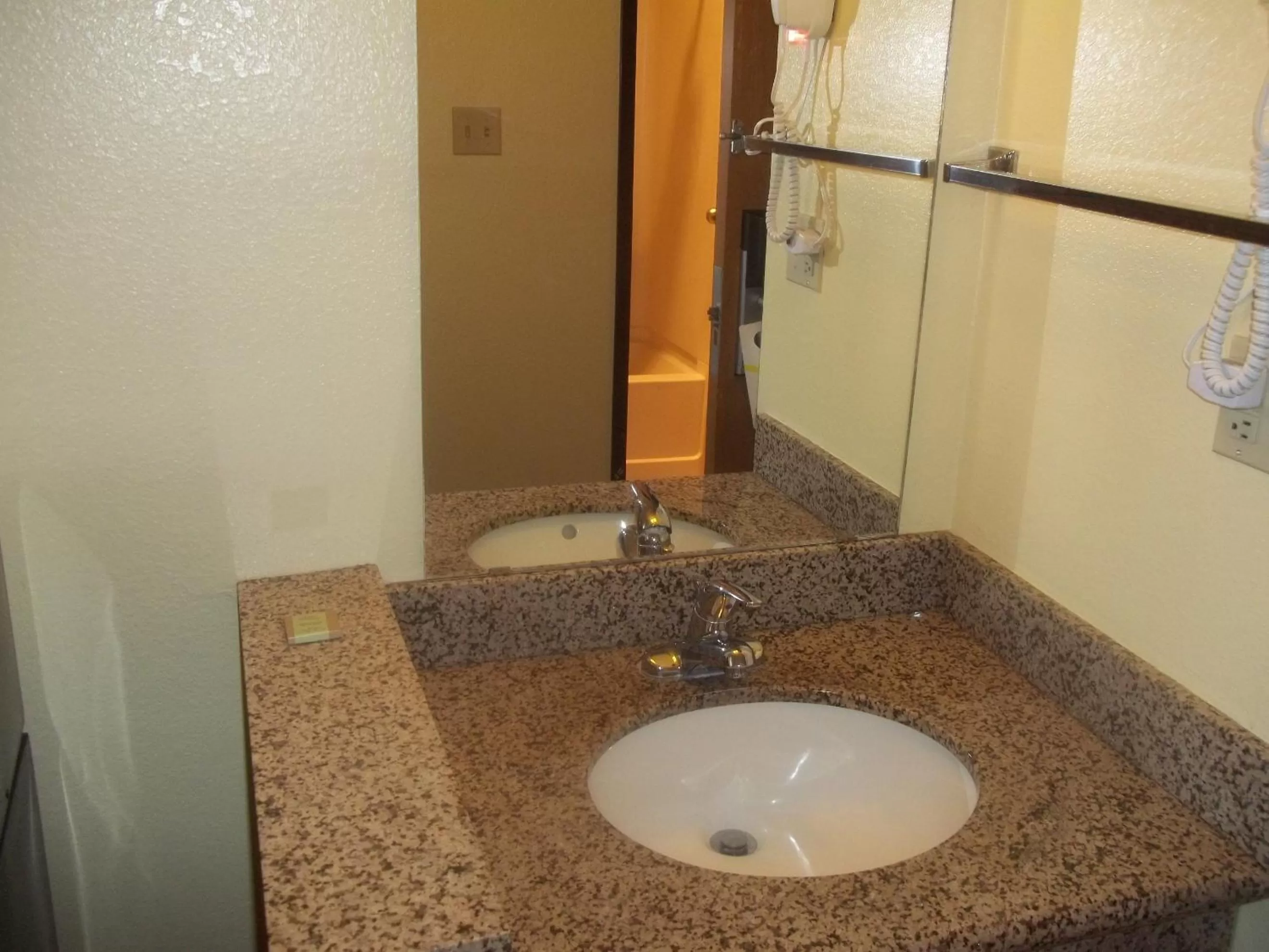 Super 8 by Wyndham Moriarty