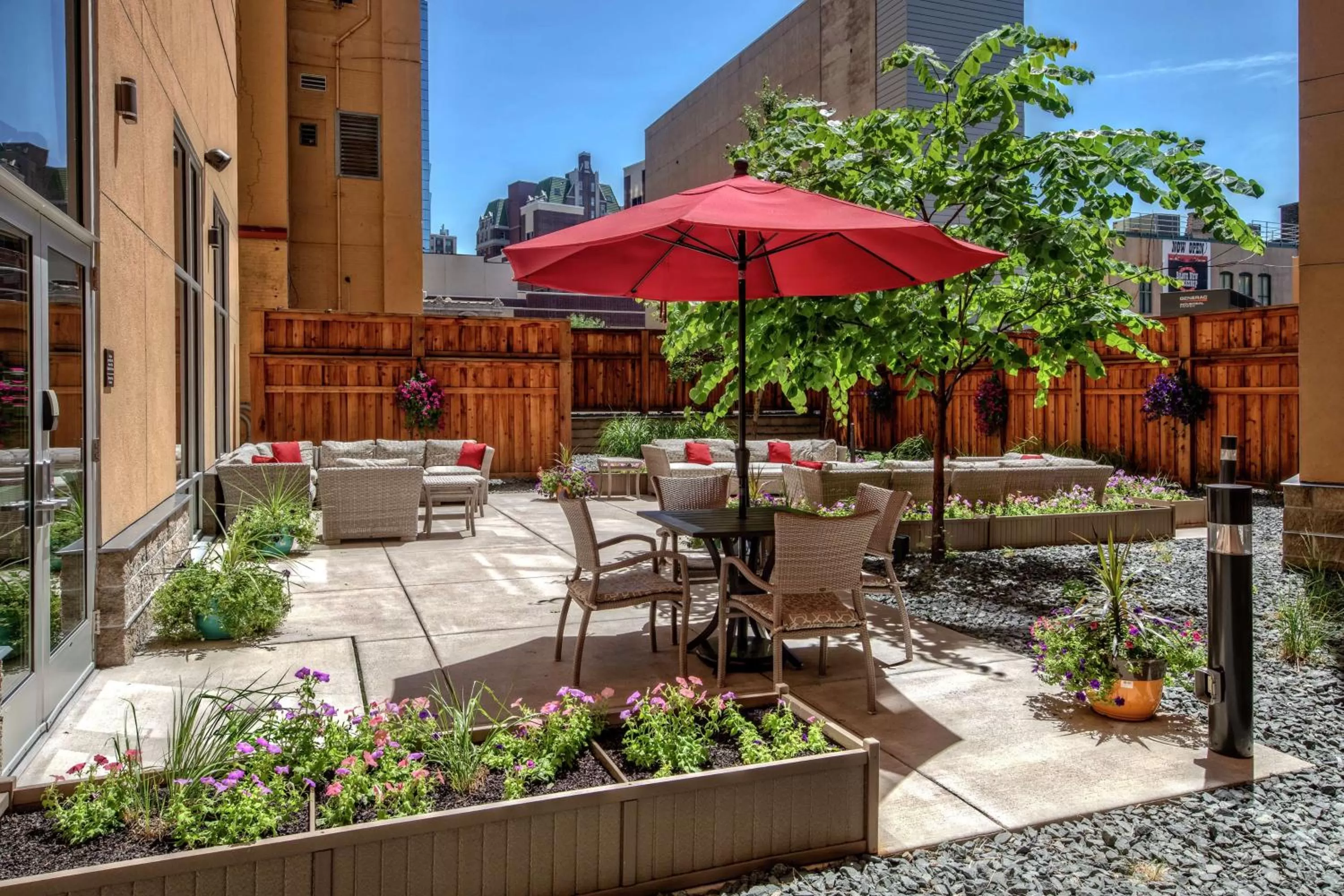 Patio in Hampton Inn & Suites - Minneapolis/Downtown