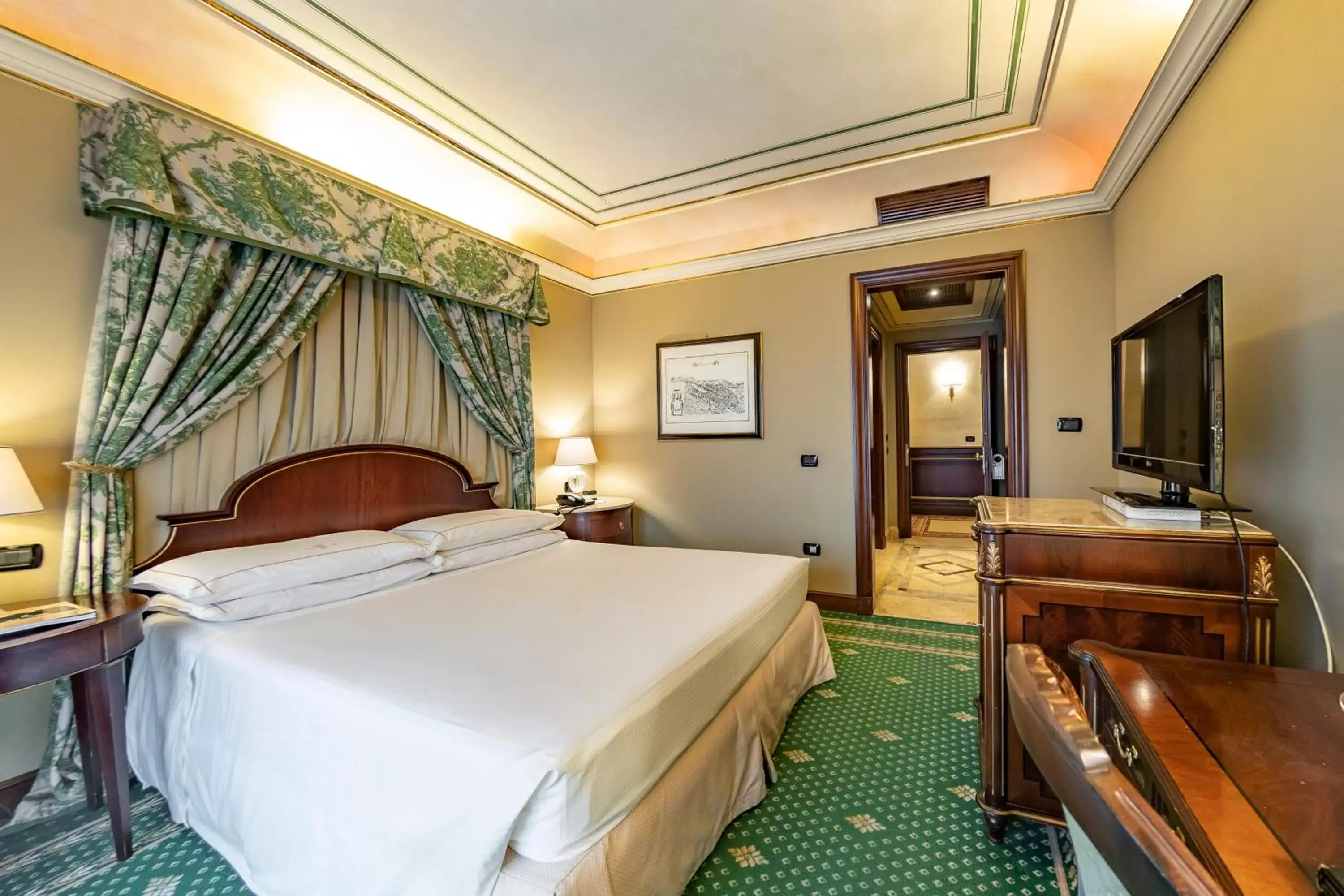 Deluxe Room in River Chateau Hotel Deluxe Room in River Chateau Hotel