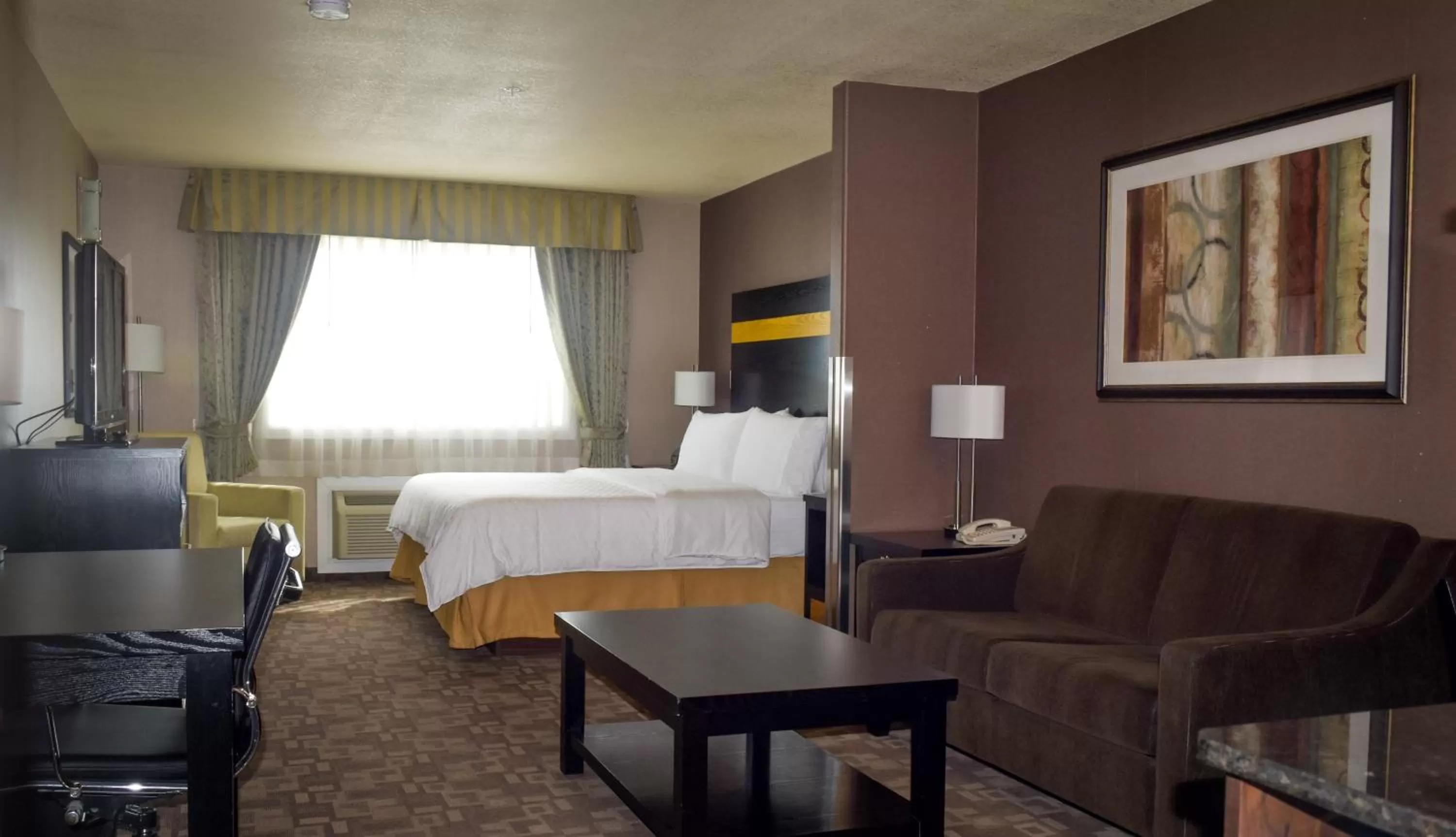 Photo of the whole room, Bed in Holiday Inn Express and Suites Dawson Creek, an IHG Hotel