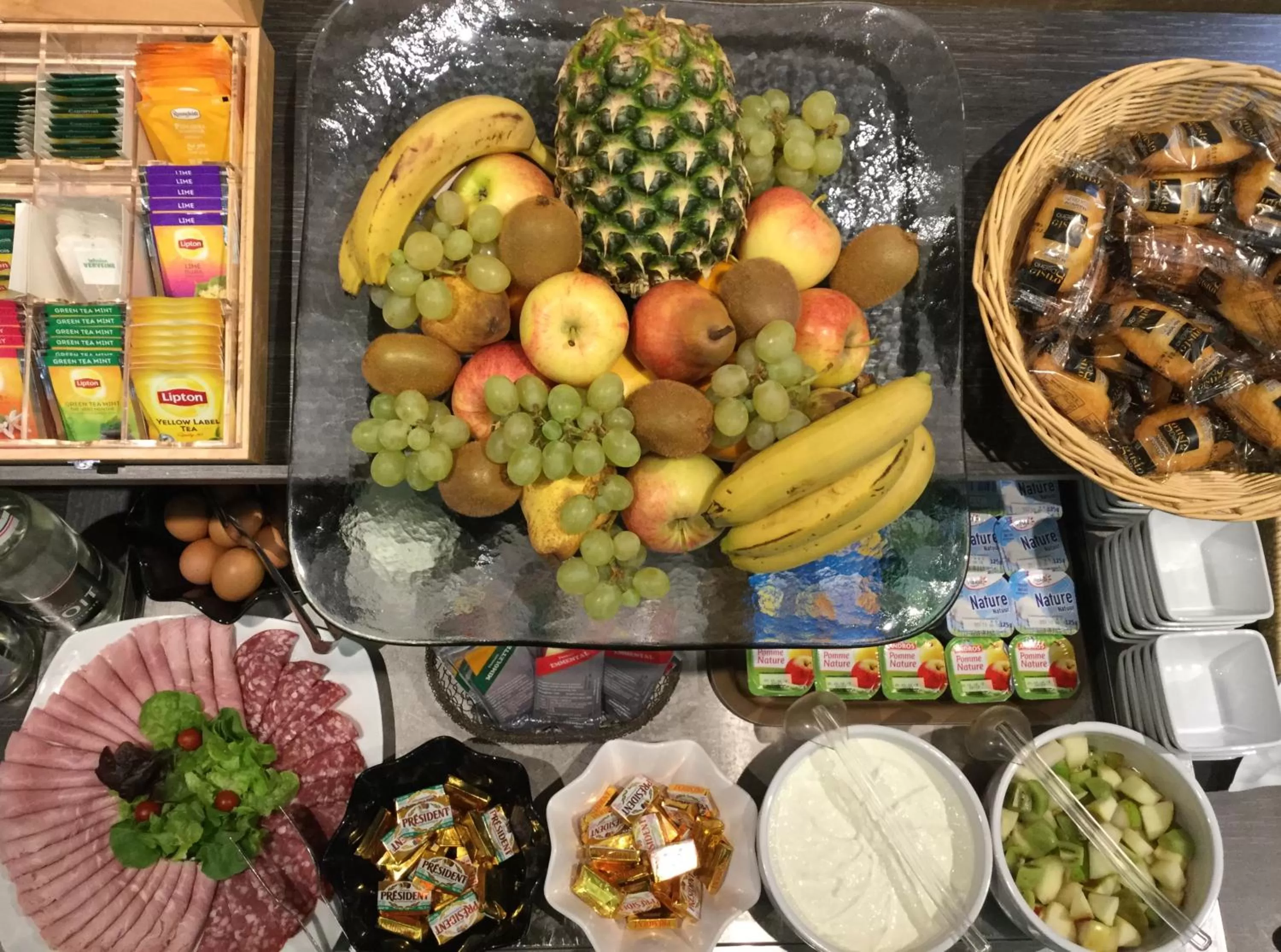 Buffet breakfast in Hotel Le Paddock