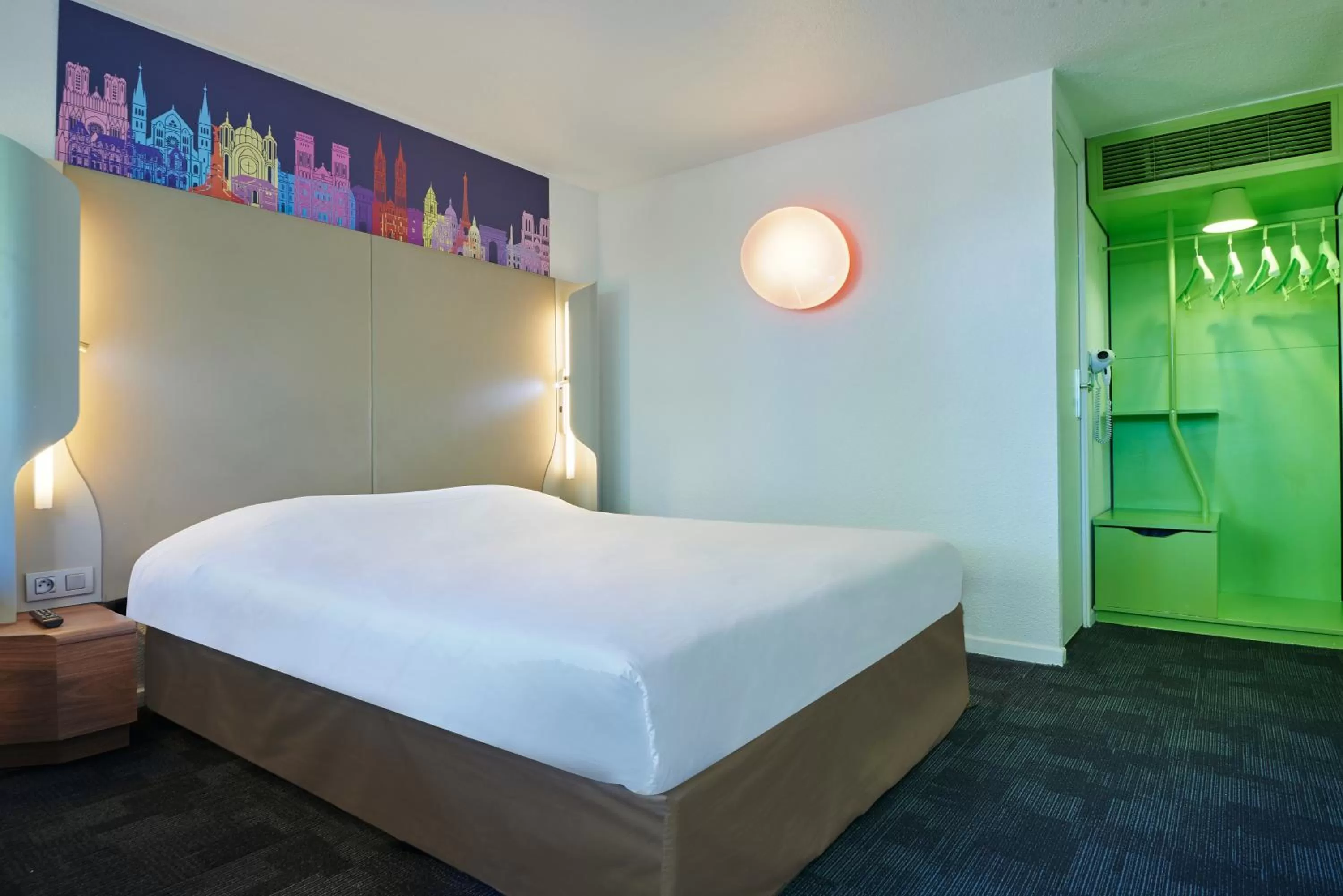 Bedroom, Bed in Kyriad Brie-Comte-Robert