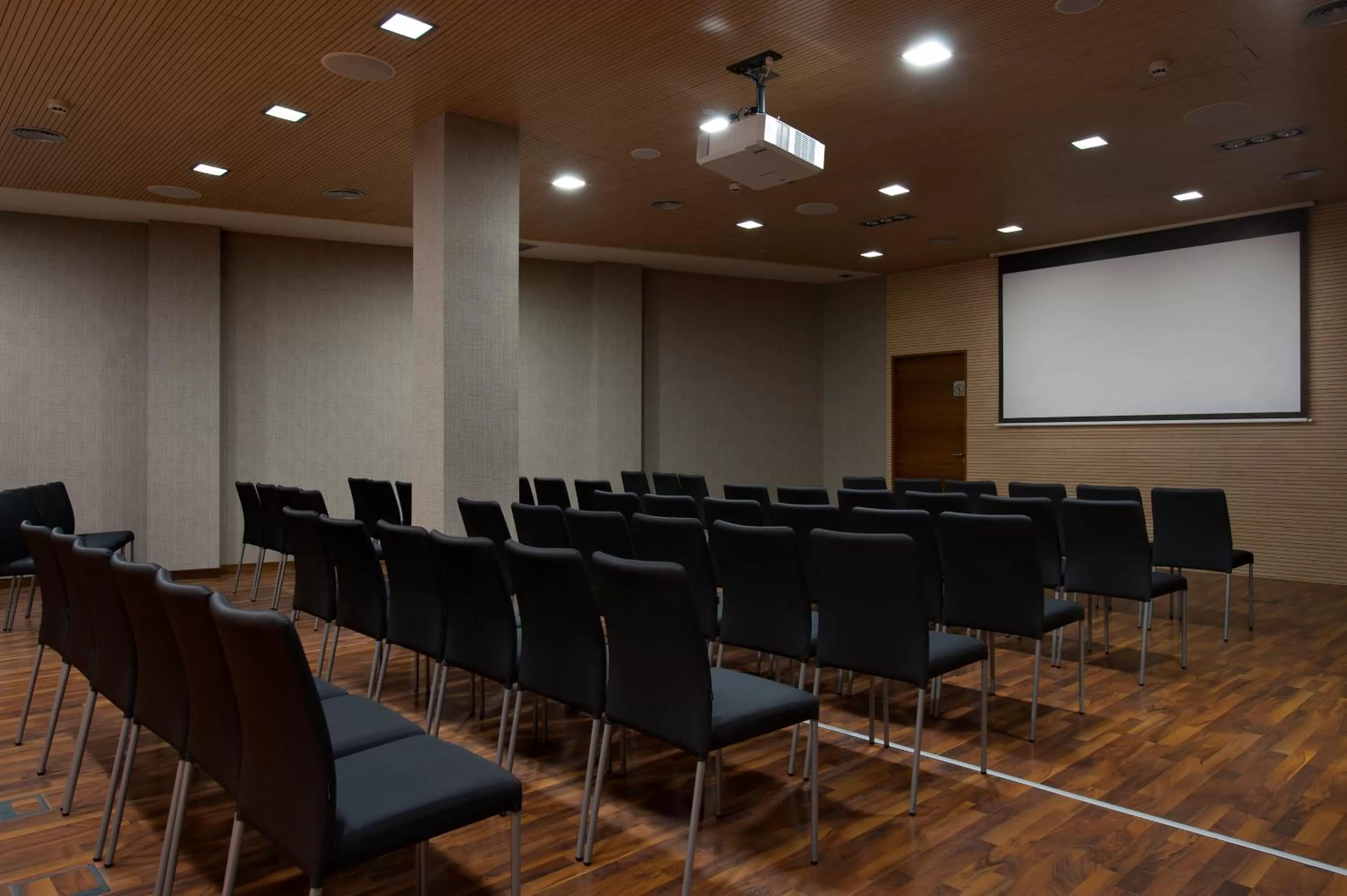 Business facilities in Exe Moncloa
