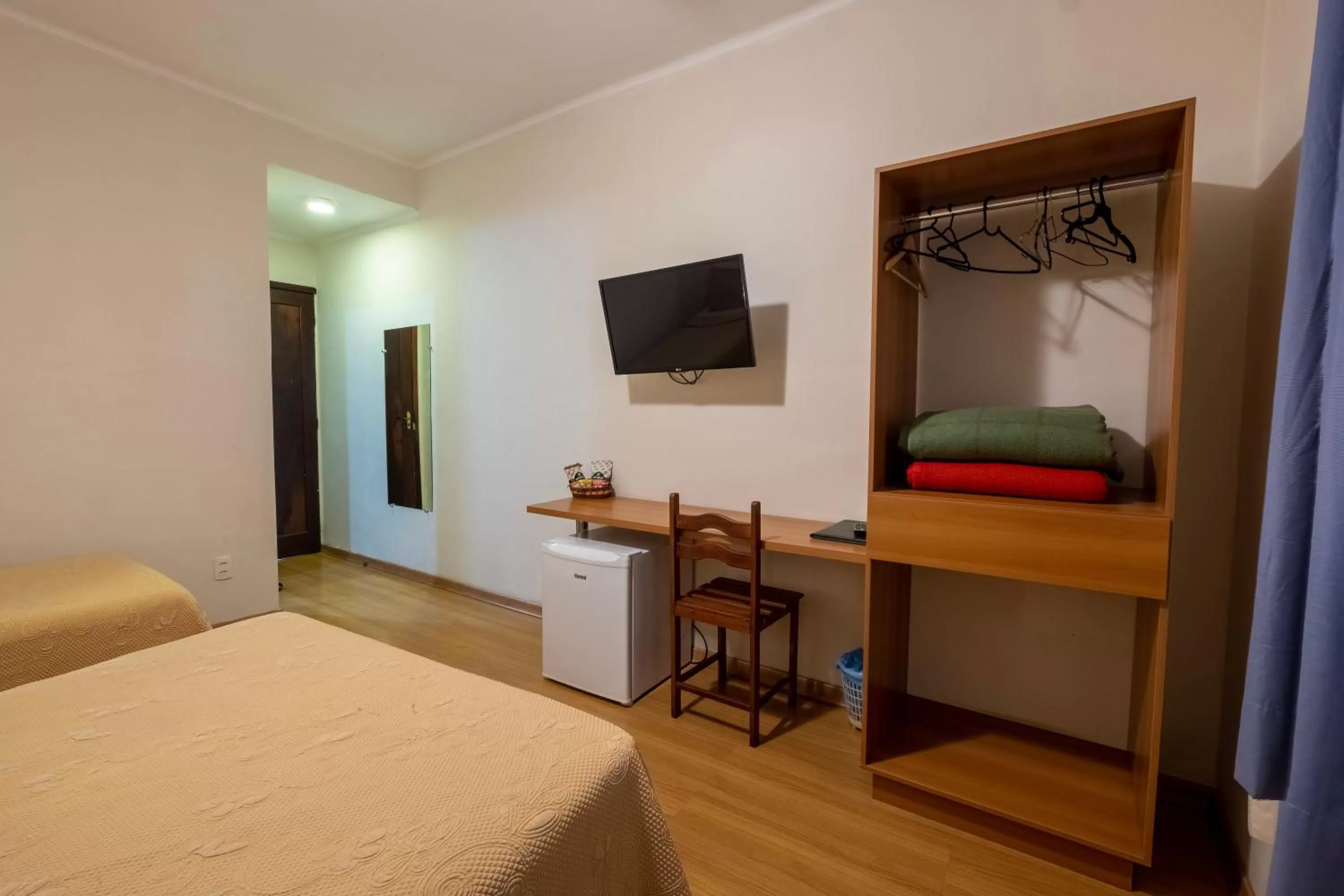 TV and multimedia, Bed in Hotel Mount Everest