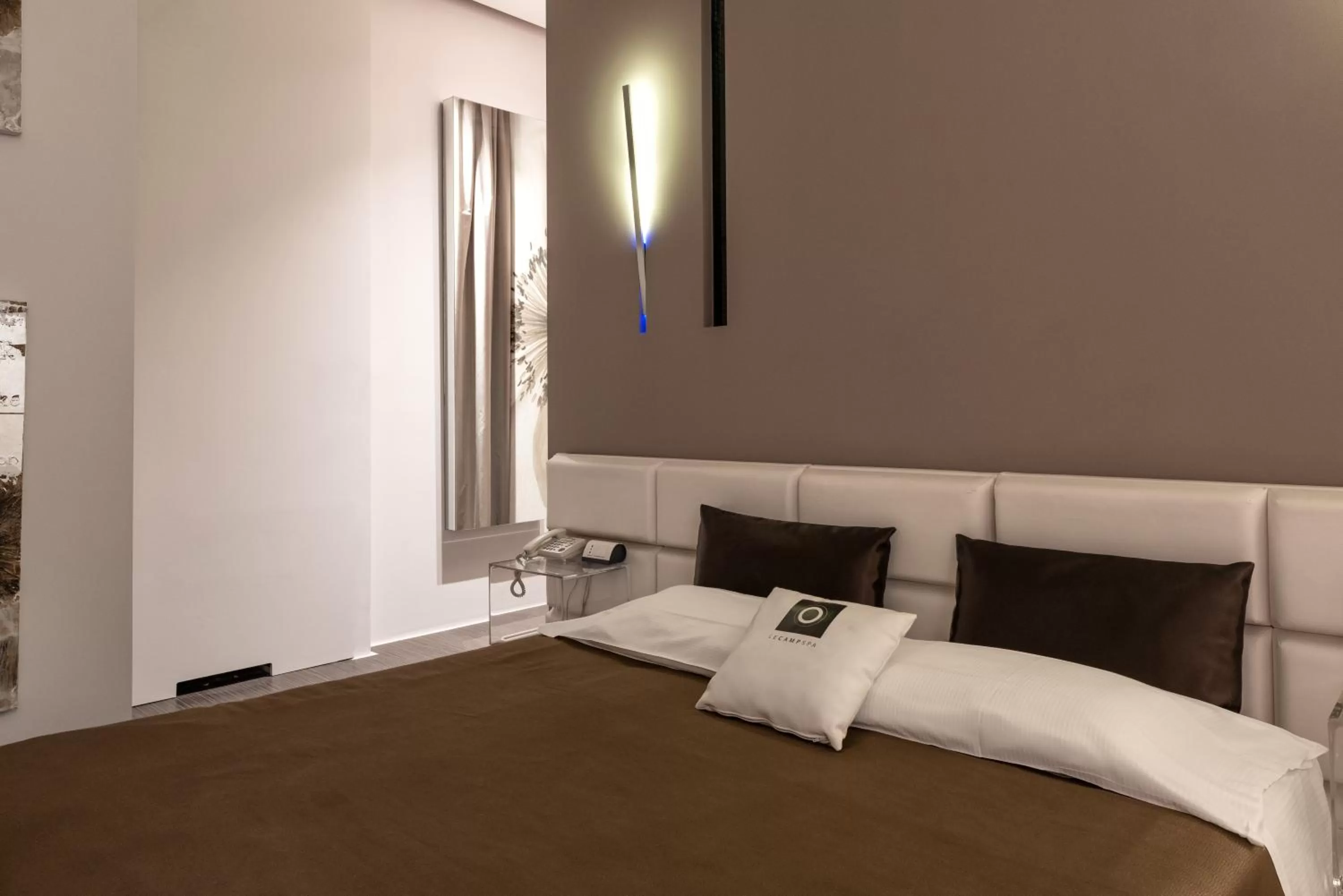 Photo of the whole room, Bed in Le Camp Suite & Spa