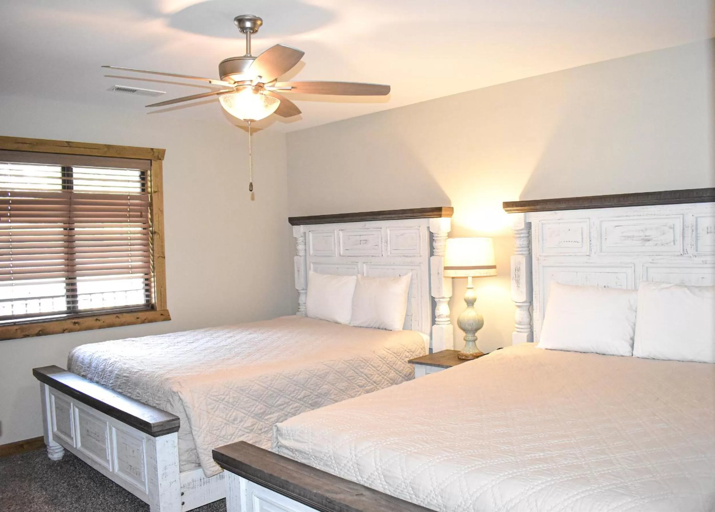 Bed in Table Rock Resorts at Indian Point