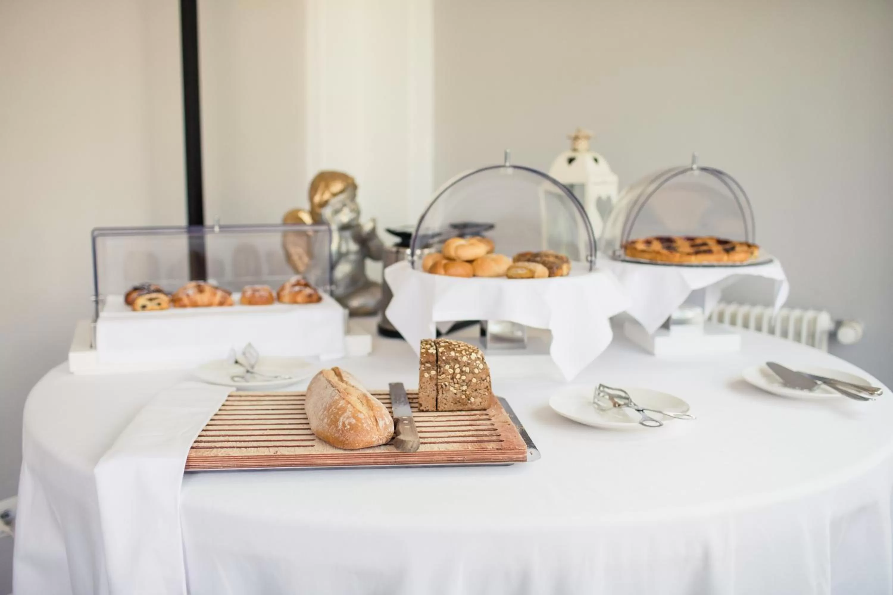 Buffet breakfast in Camin Hotel Luino