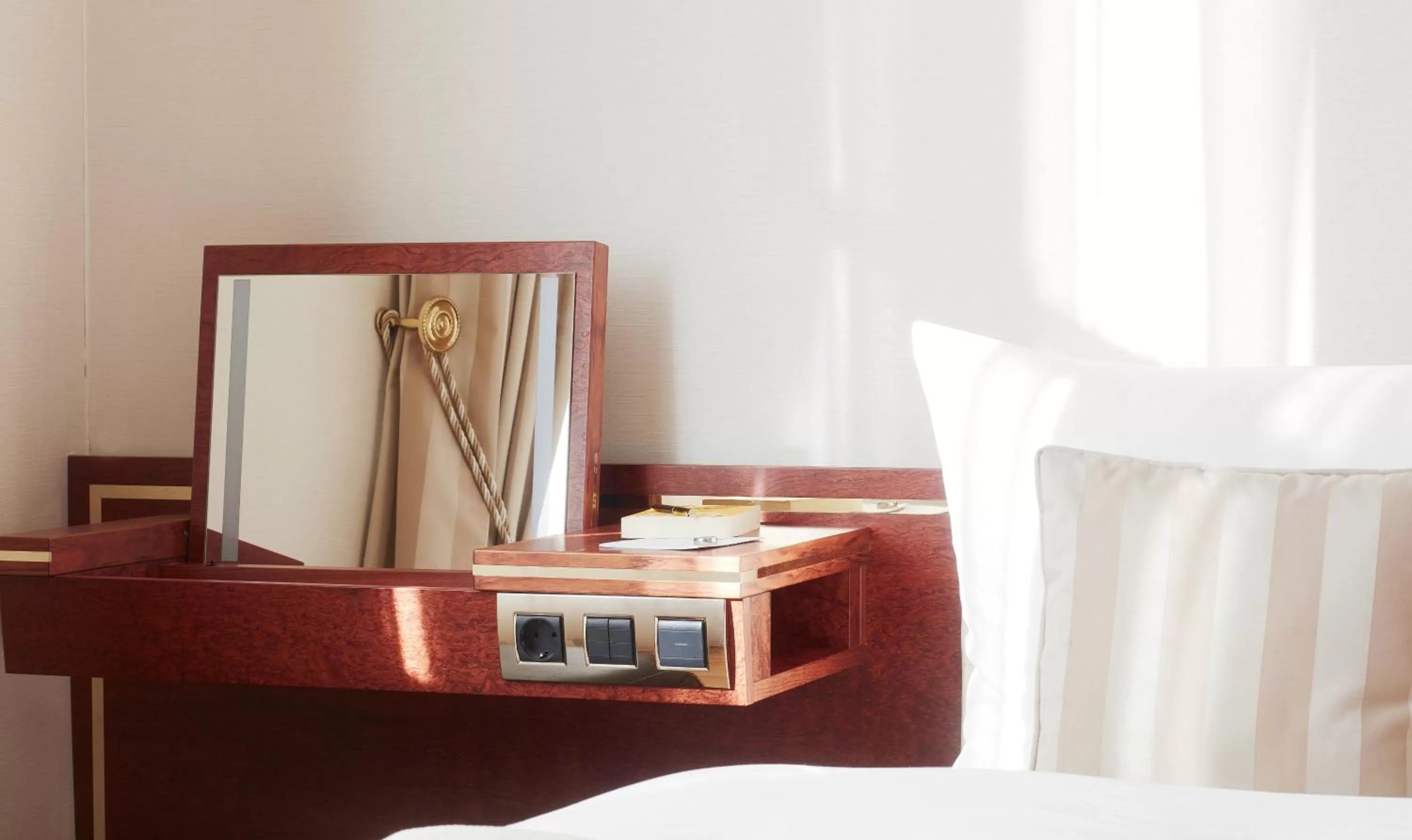 Photo of the whole room, Bed in Living Hotel De Medici