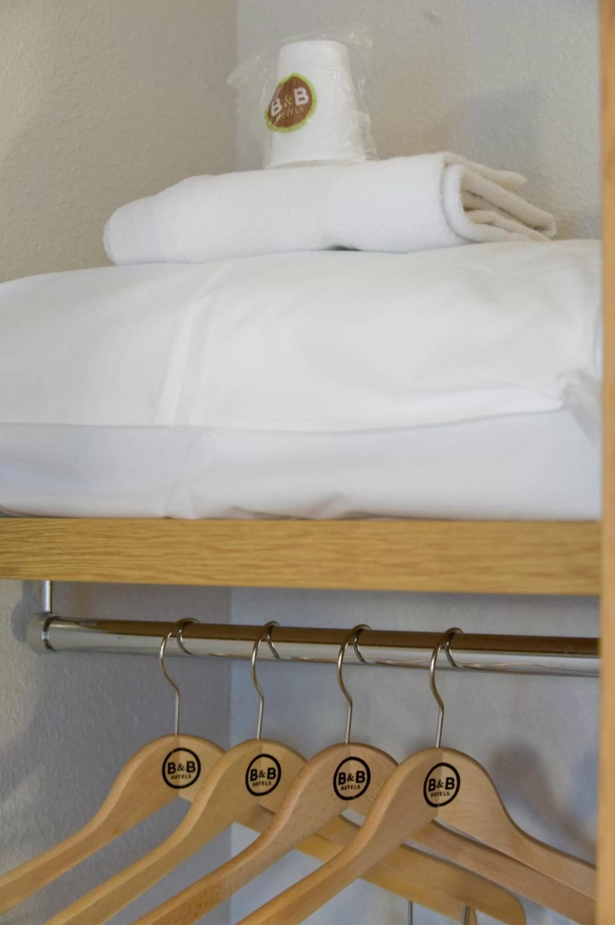 Decorative detail, Bed in B&B HOTEL Meaux