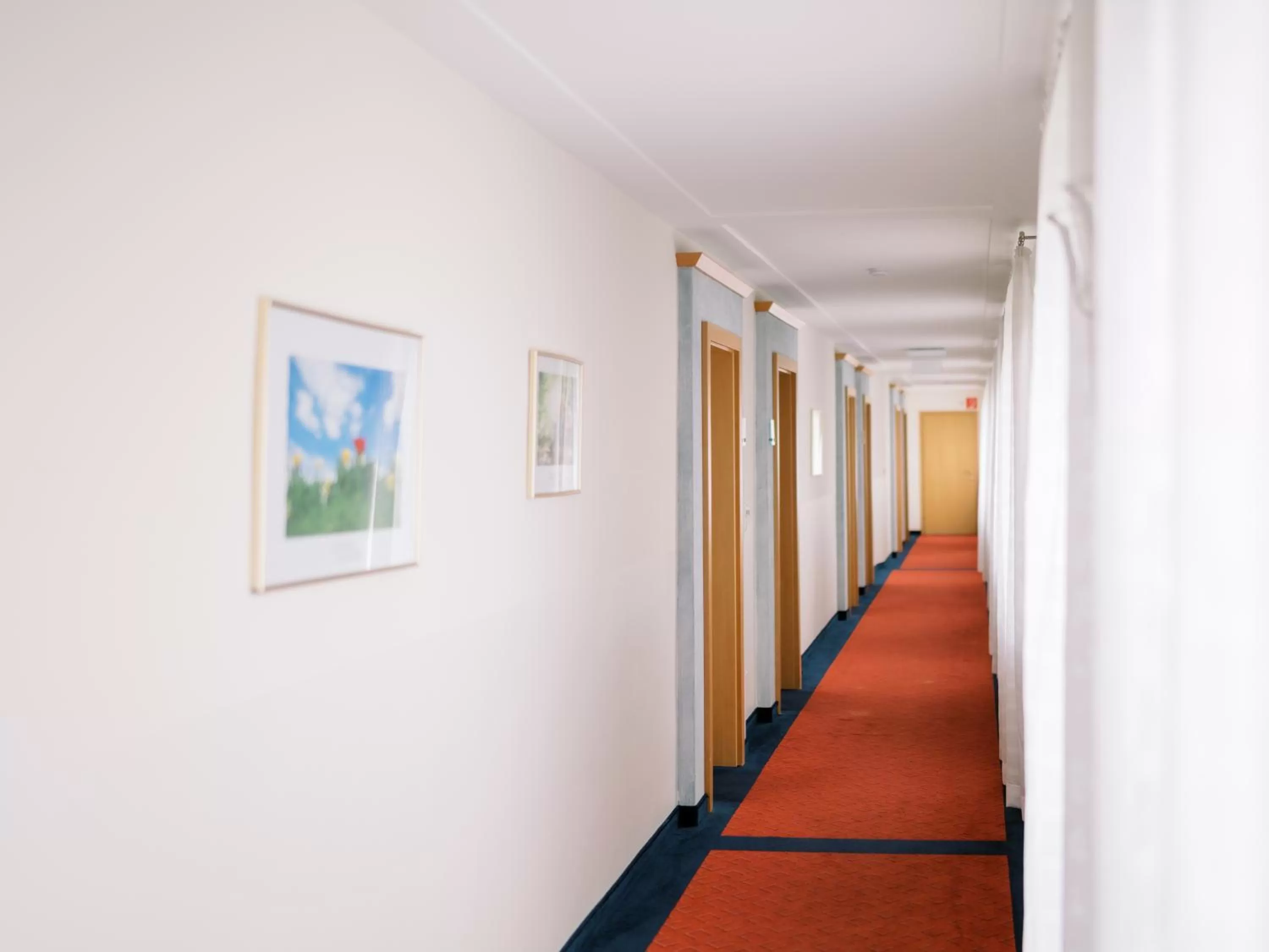 Hotel Locker & Legere