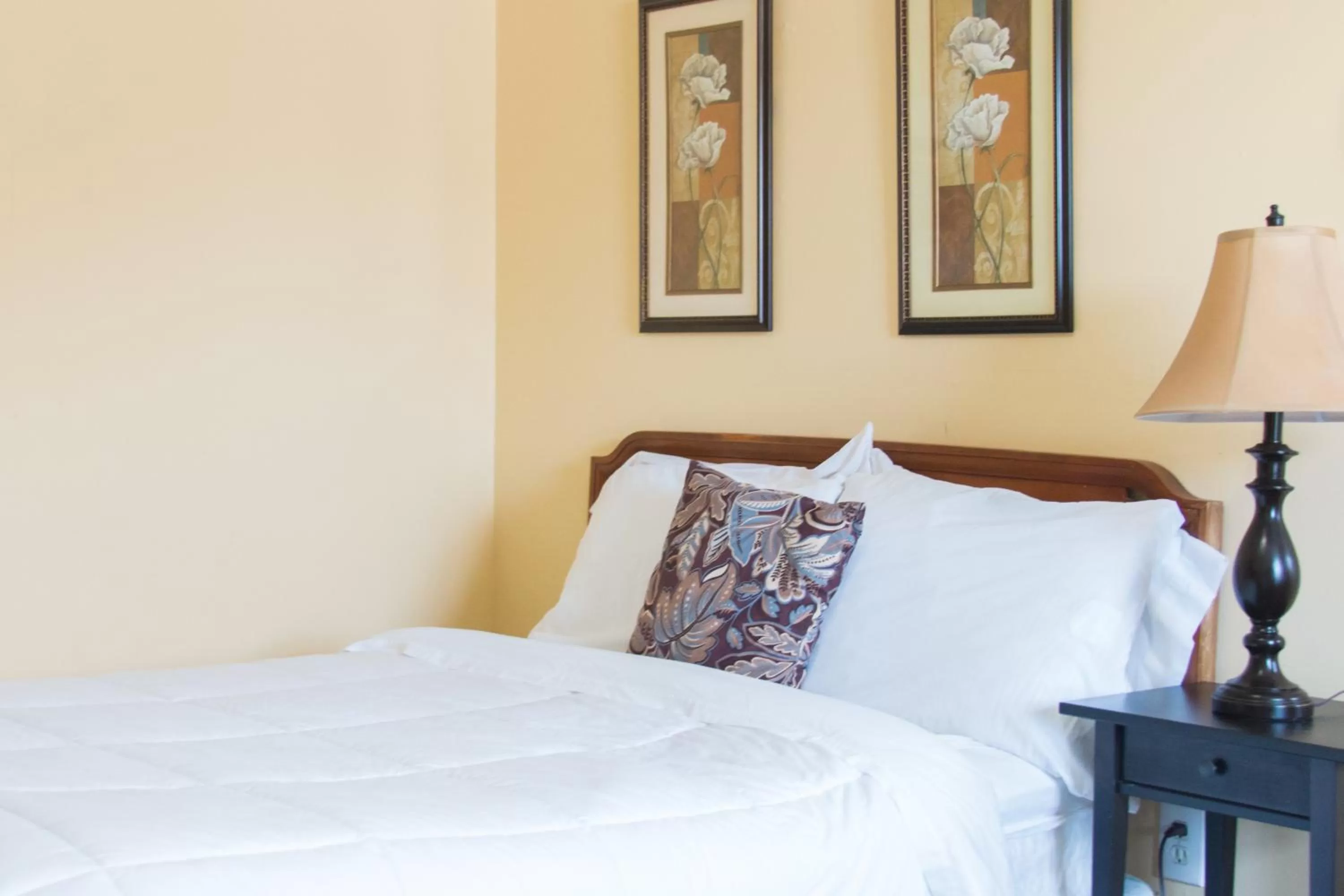 Bedroom, Bed in Clarence Inn Extended Stay