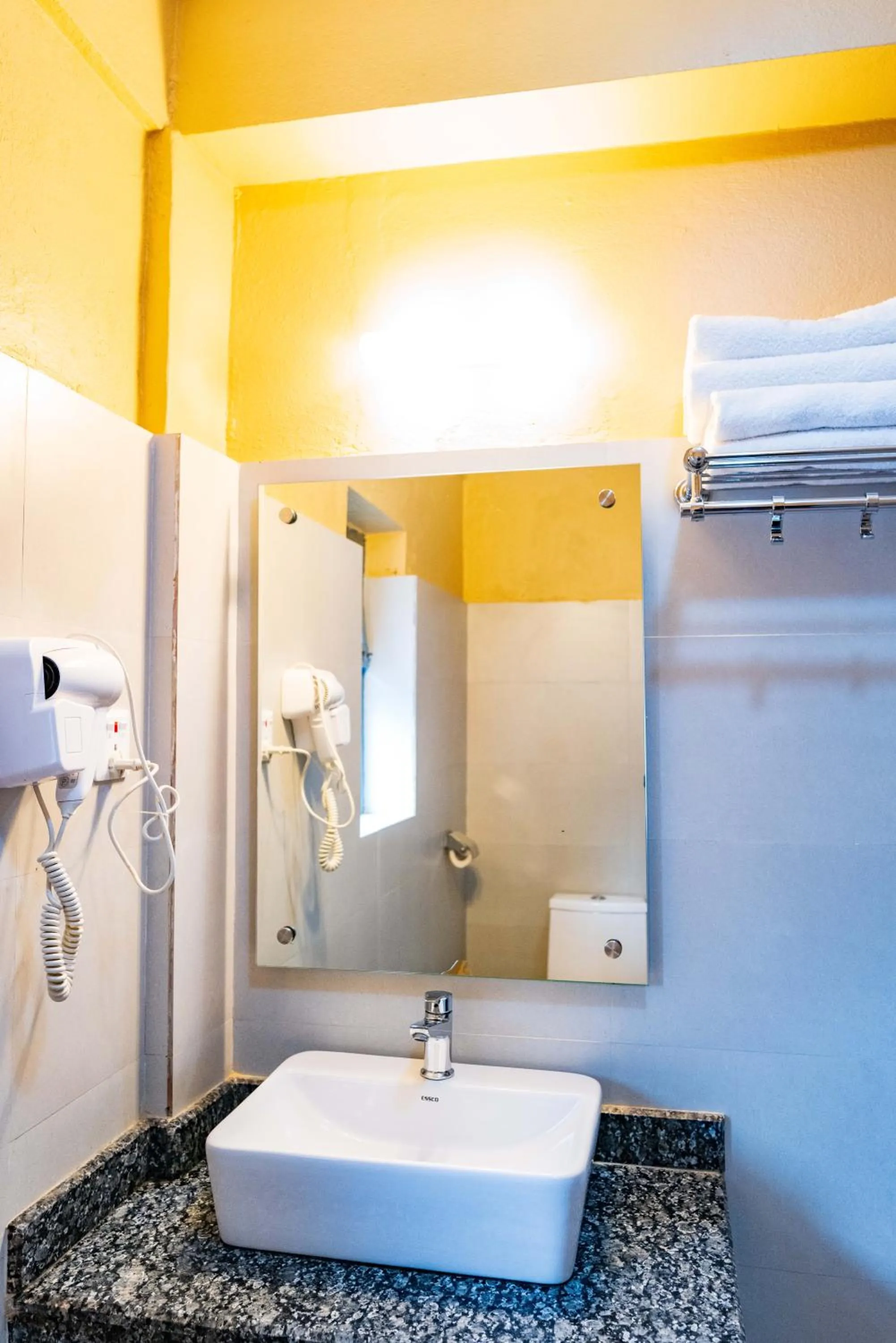 Shower in Hotel Silver Oaks Inn