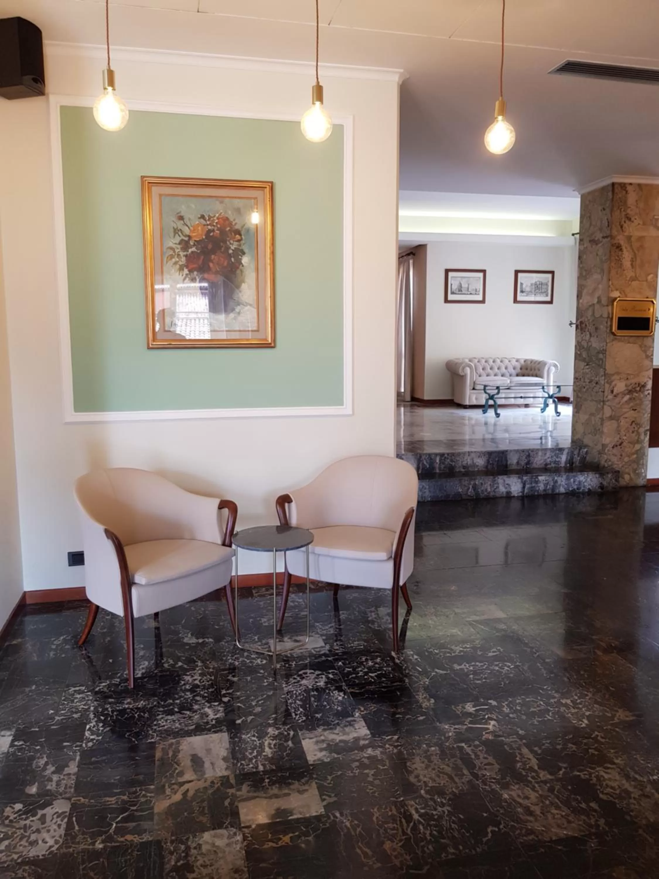 Seating area in Hotel San Donato - Bologna centro