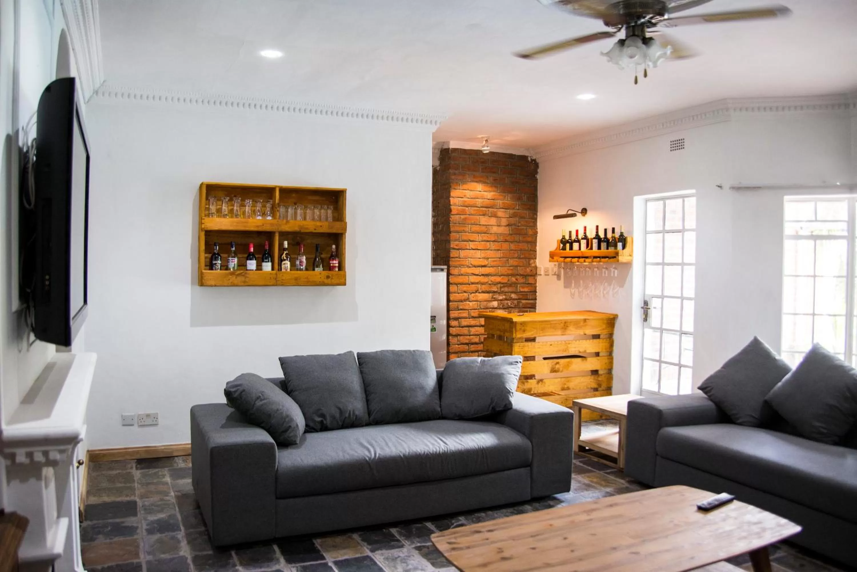 Living room, Seating Area in The Leslie - Bed & Breakfast