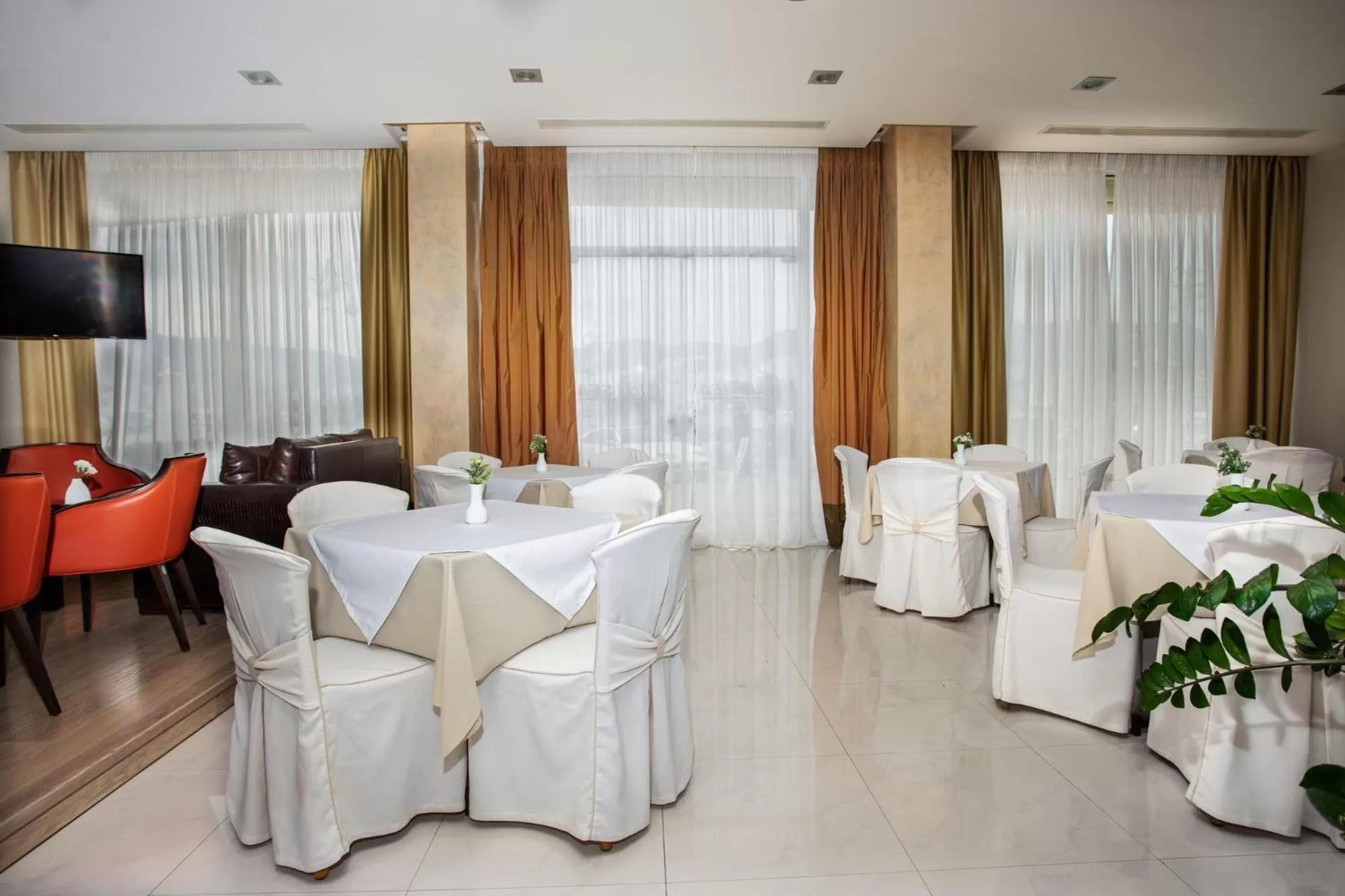 Restaurant/places to eat in Blue Sea Hotel