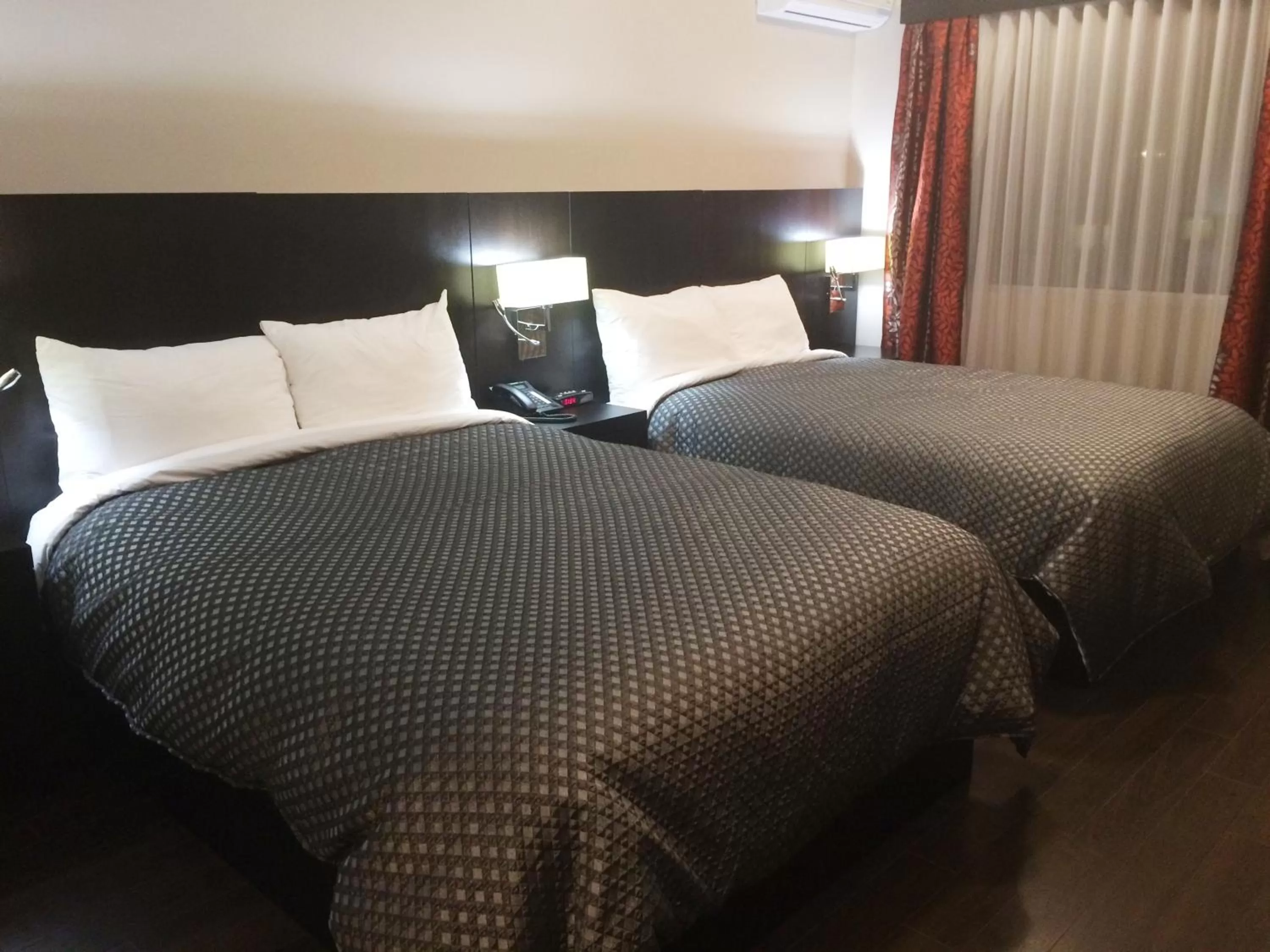 Double Room with Two Double Beds in Hotel De La Borealie
