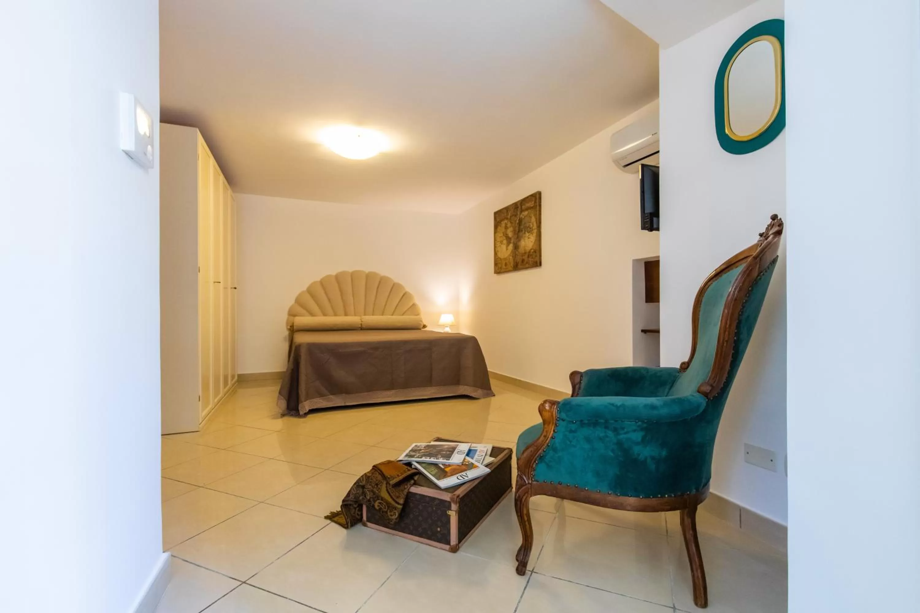 Photo of the whole room in Medina Central