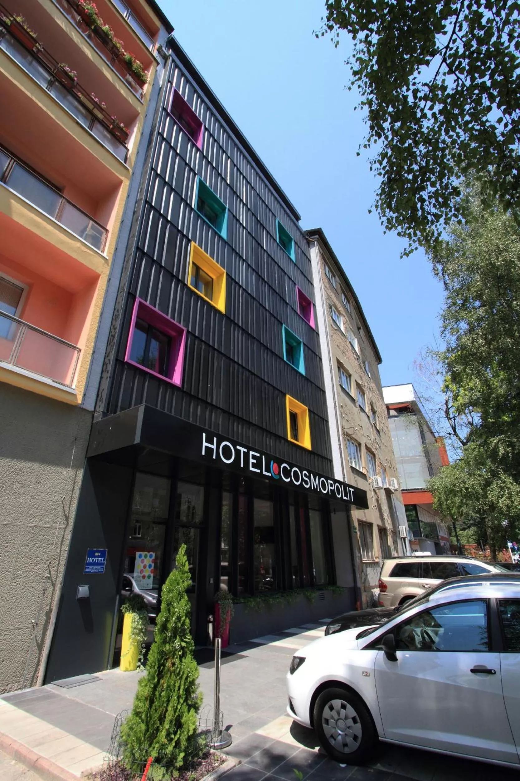 Facade/entrance in Hotel Cosmopolit