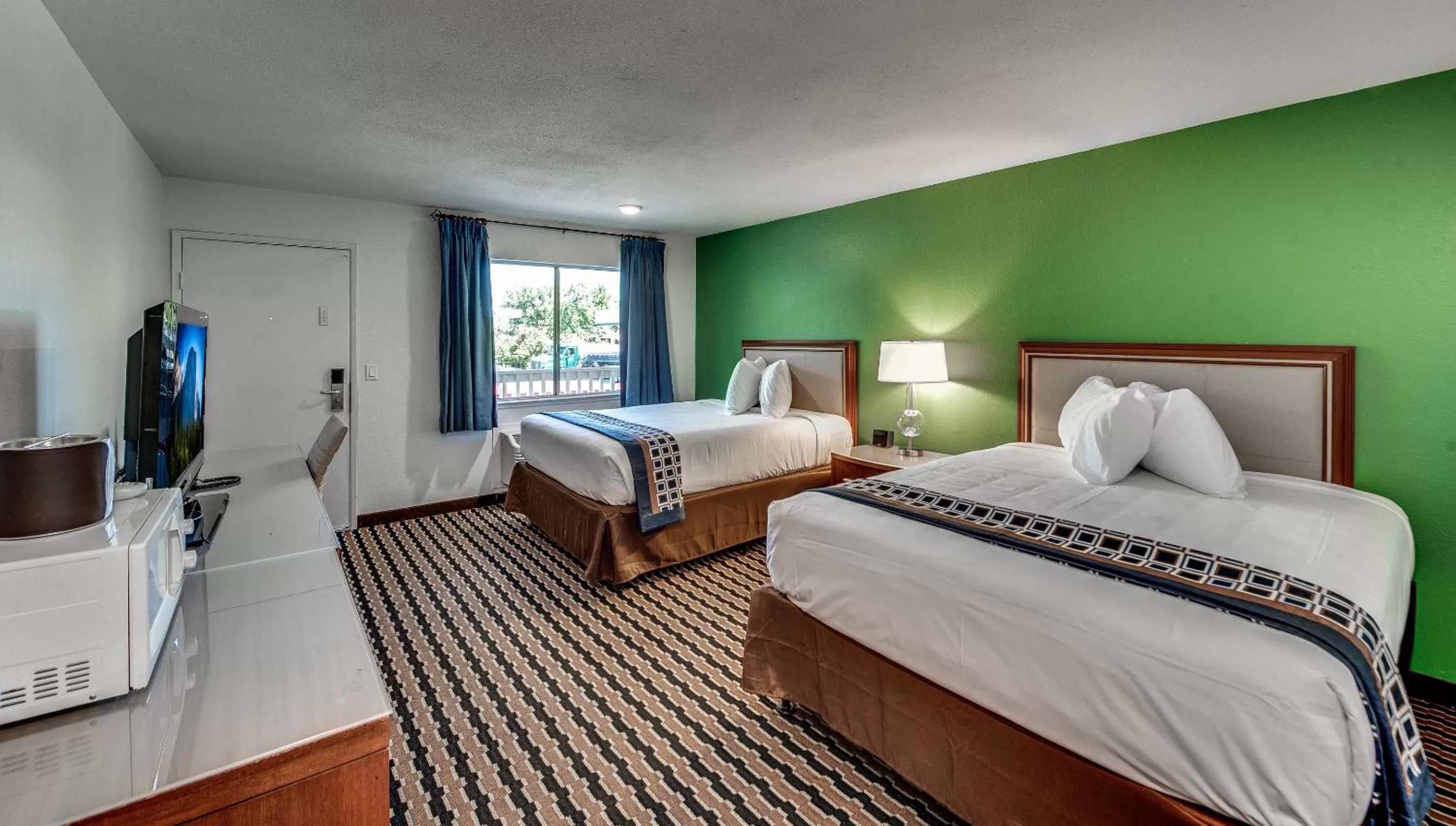 Photo of the whole room, Bed in Angels Inn