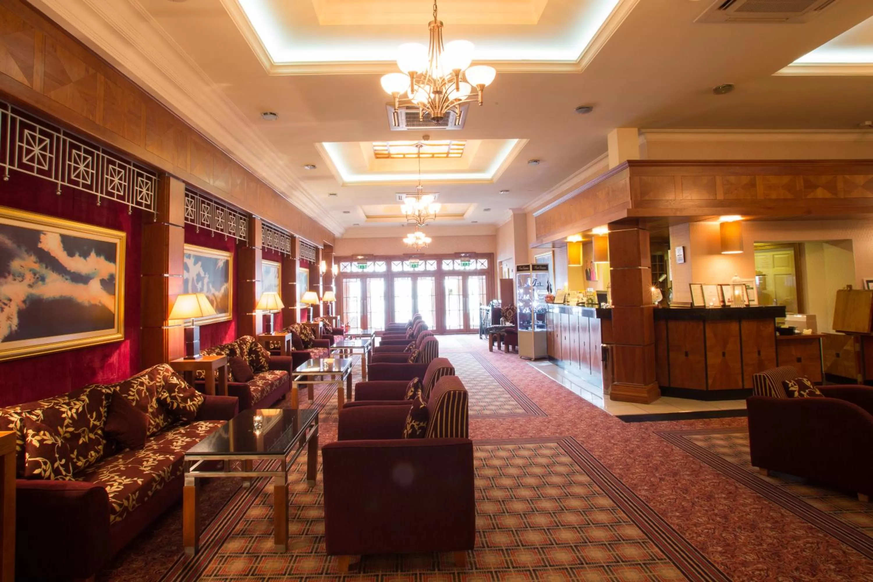 Lobby or reception in Hamlet Court Hotel