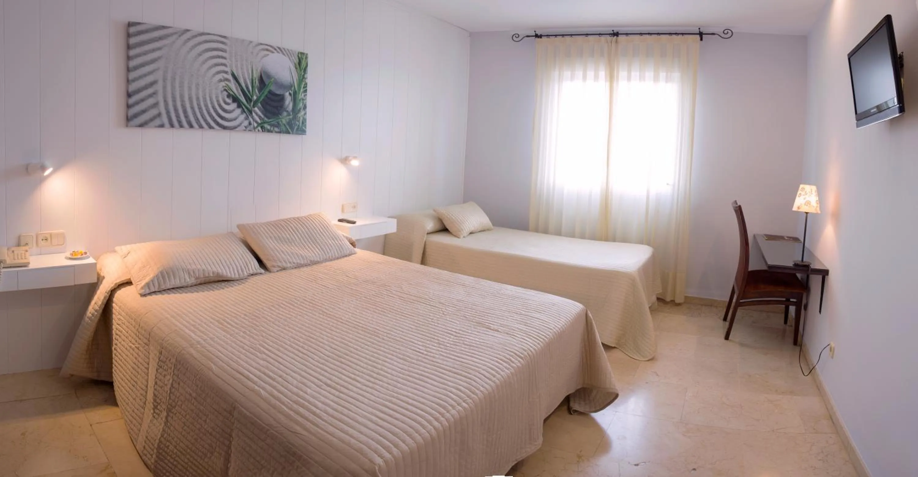 Triple Room with Parking in Hotel Oasis