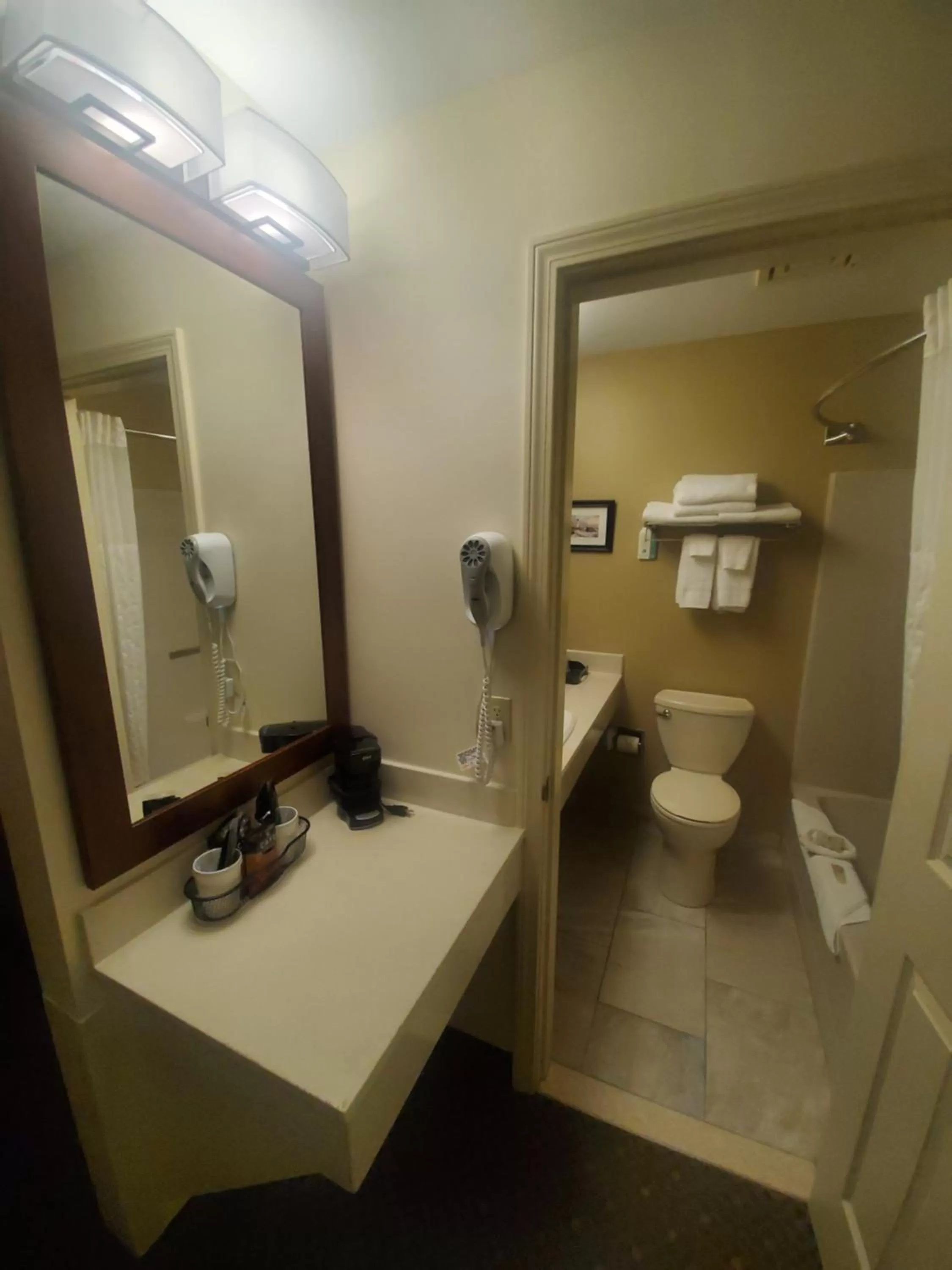 Bathroom in Country Inn at the Mall