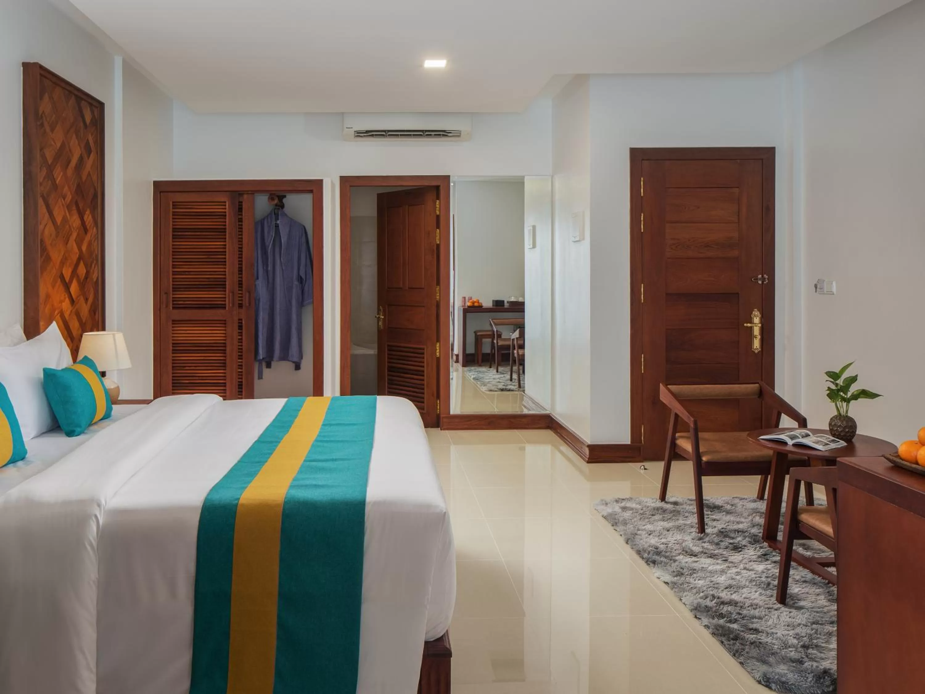 Photo of the whole room in Homewood Hotel