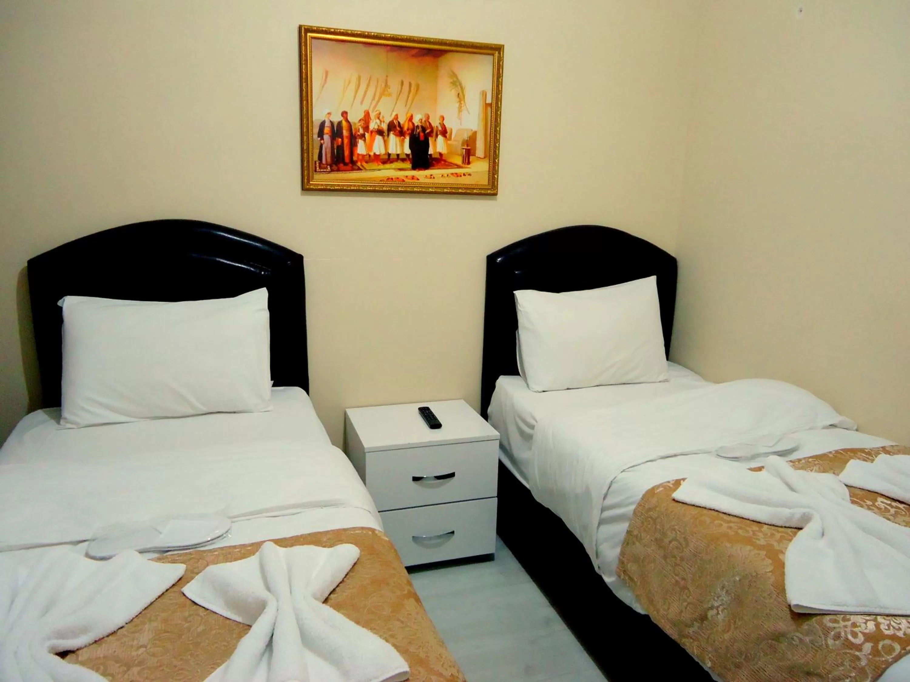 Photo of the whole room, Bed in Tolga Hotel