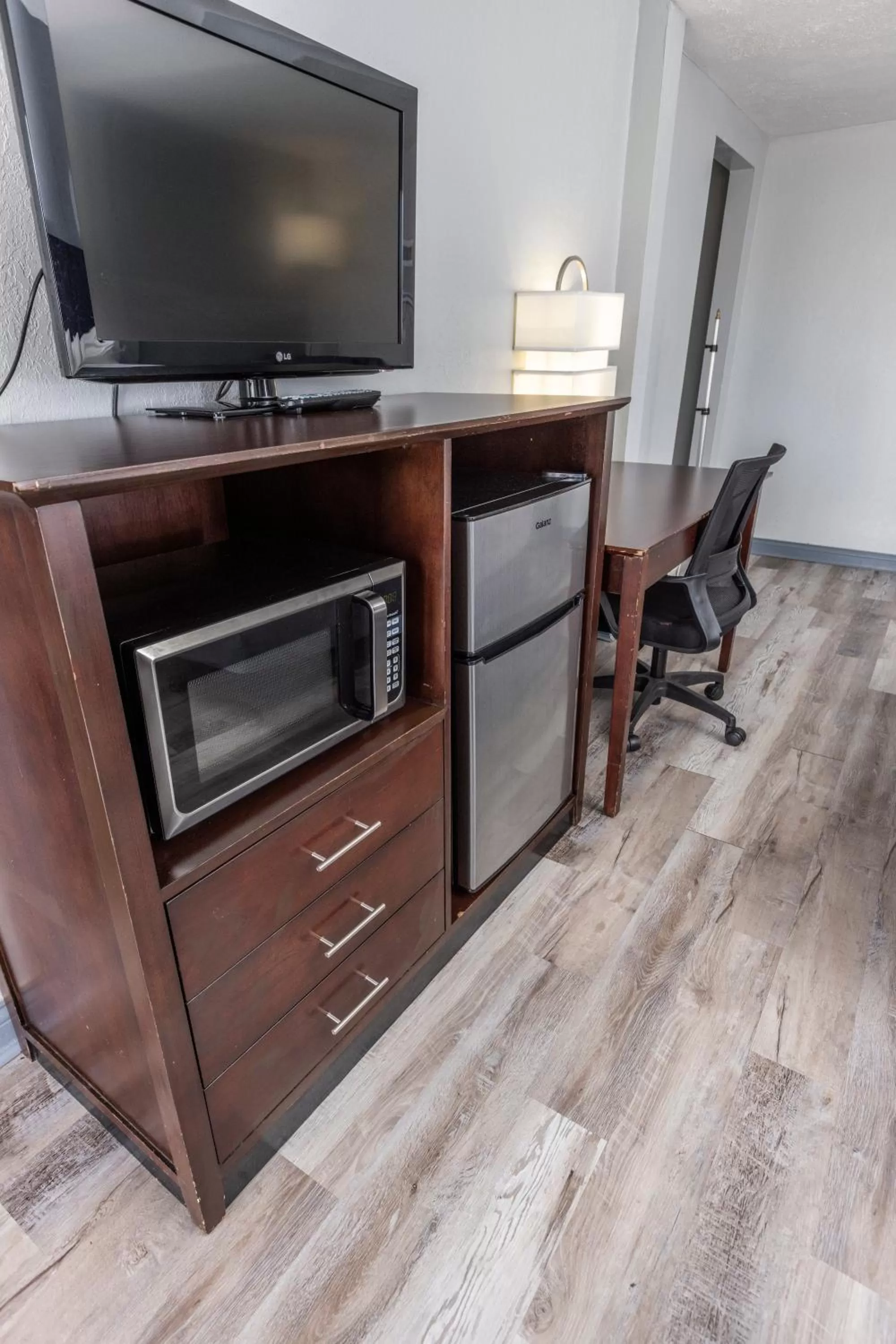 hair dresser in Butler Inn