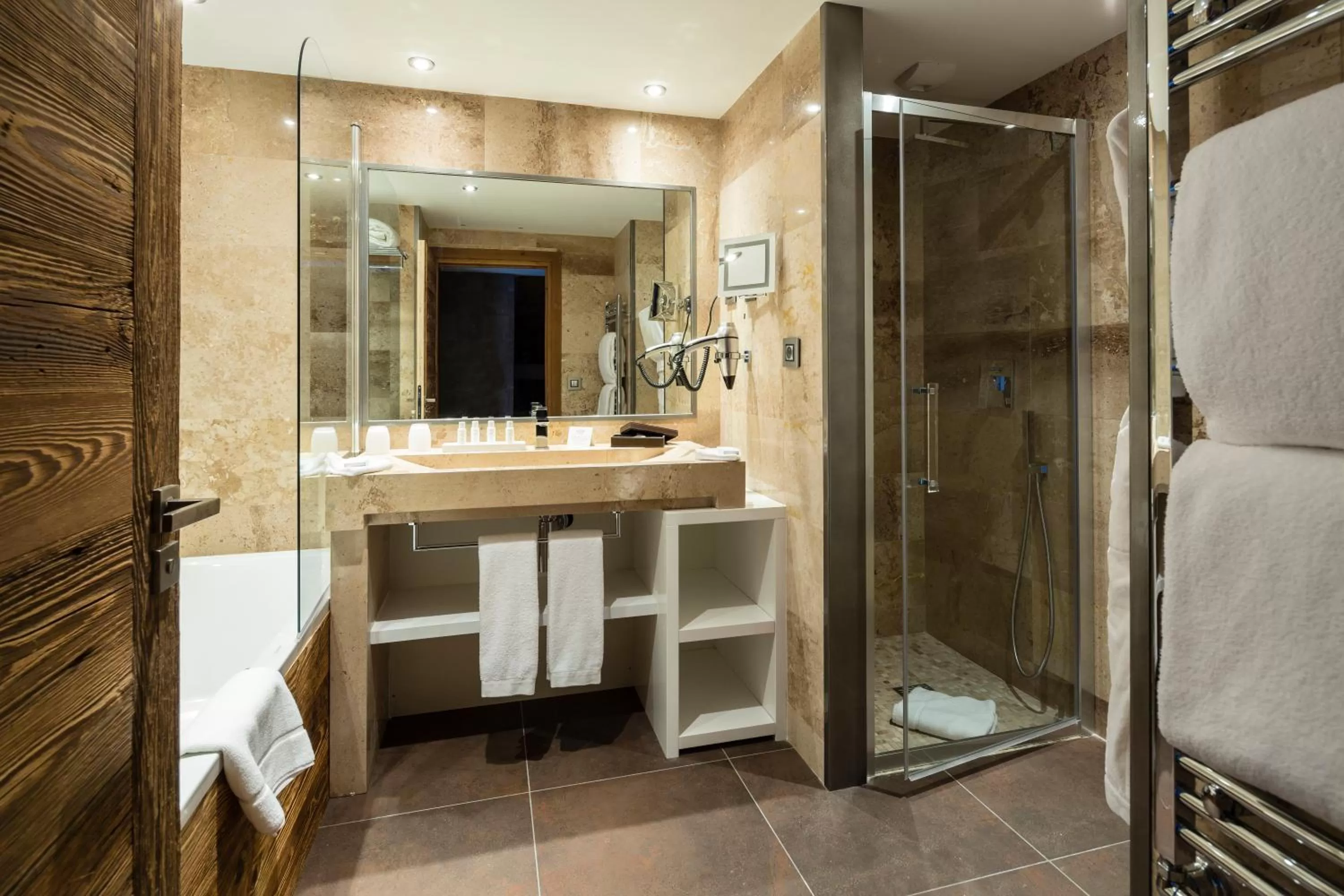 Hôtel Koh-I Nor by Les Etincelles