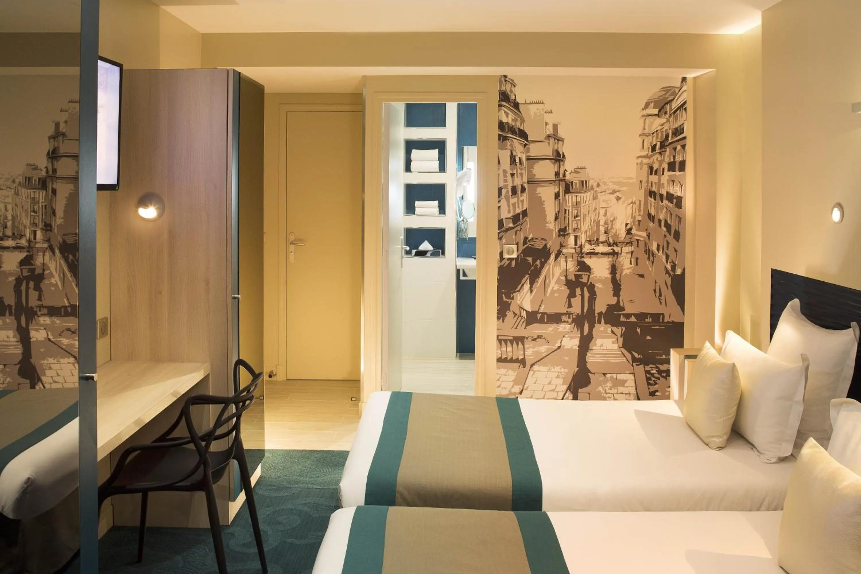 Bedroom, Bed in Hôtel Brésil Opéra SPA