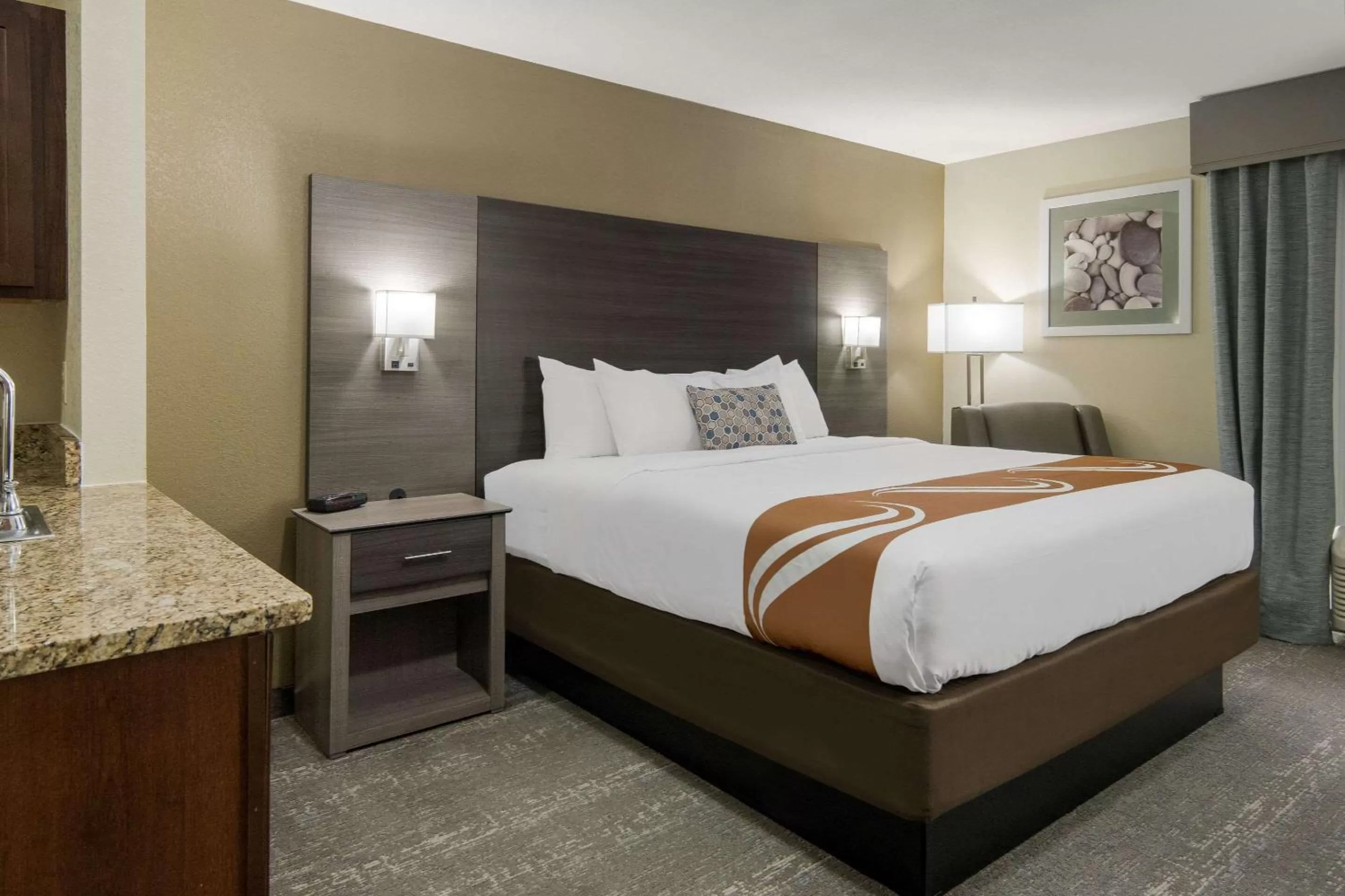 Bedroom, Bed in Quality Inn & Suites Roanoke - Fort Worth North