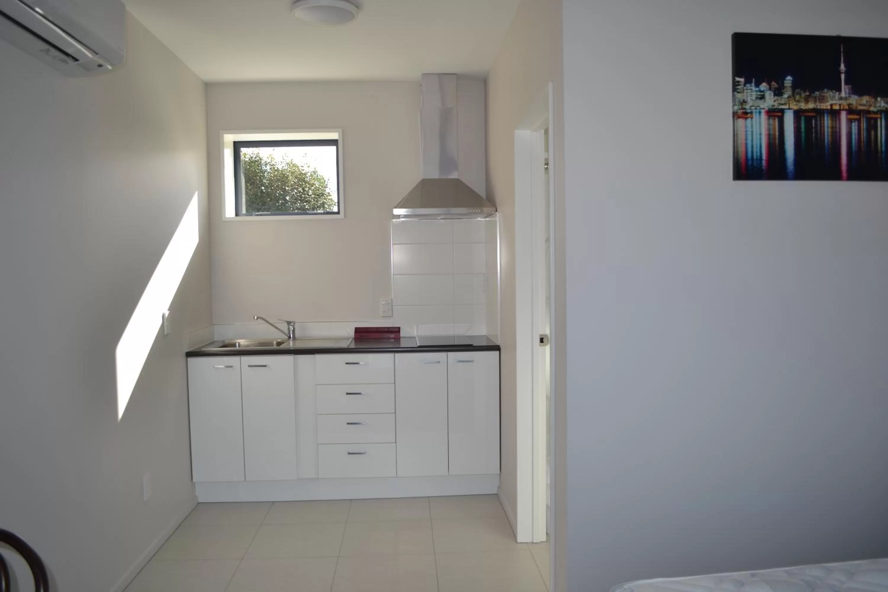 Kitchen or kitchenette in 319 Addington Motel