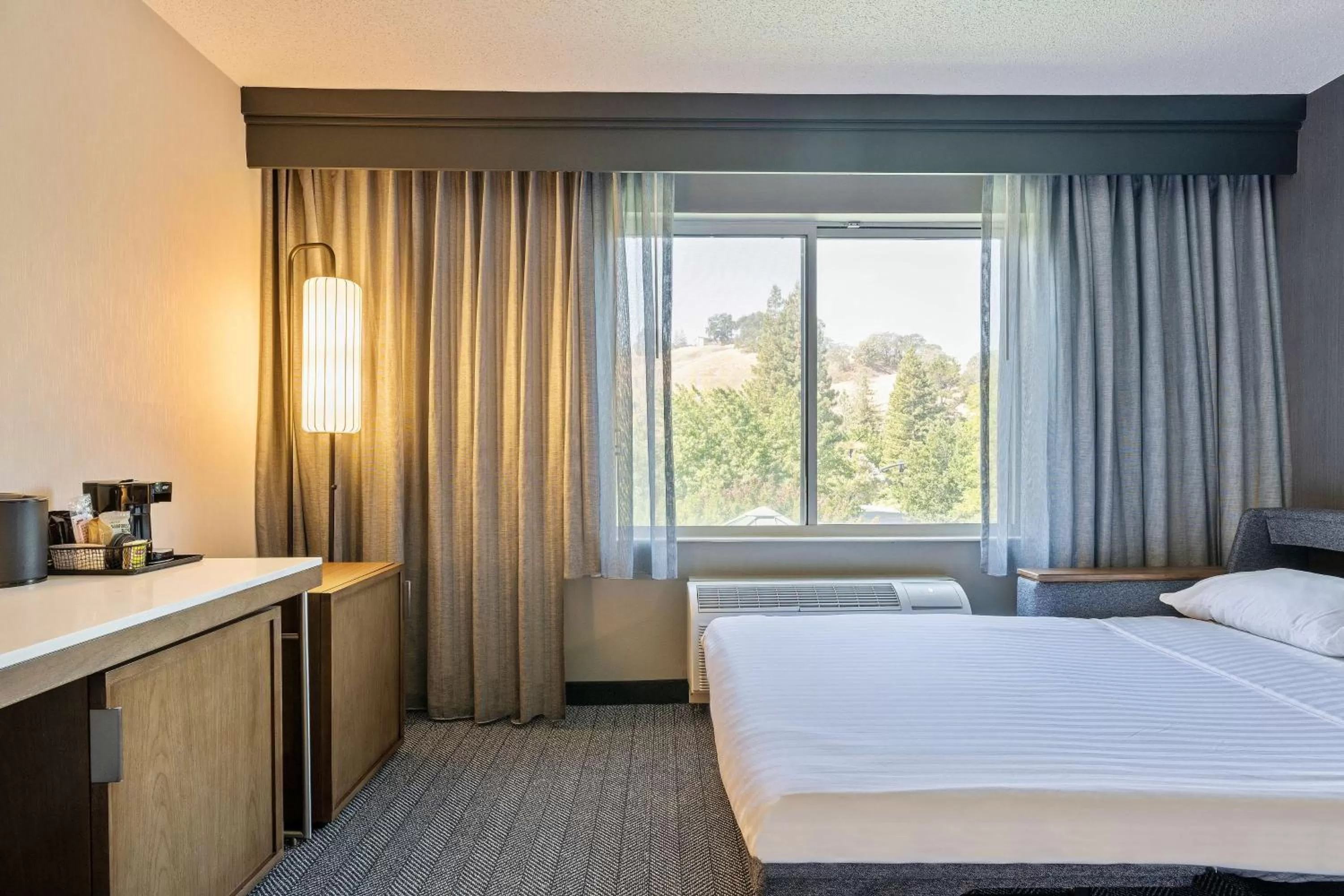 Bedroom, Bed in Sonesta Select San Ramon