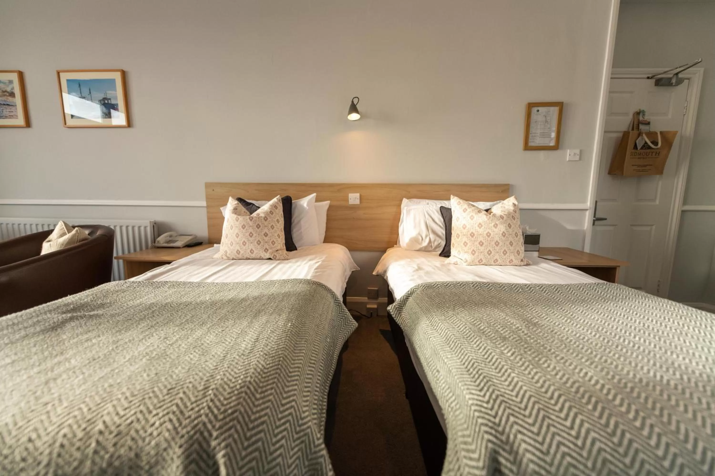 Photo of the whole room, Bed in The Elizabeth