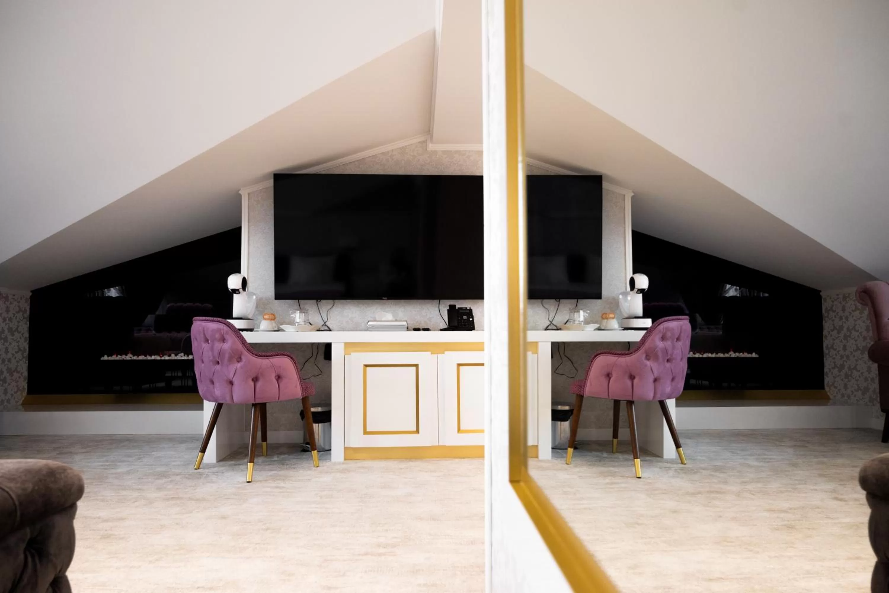 TV and multimedia in Queen Palace