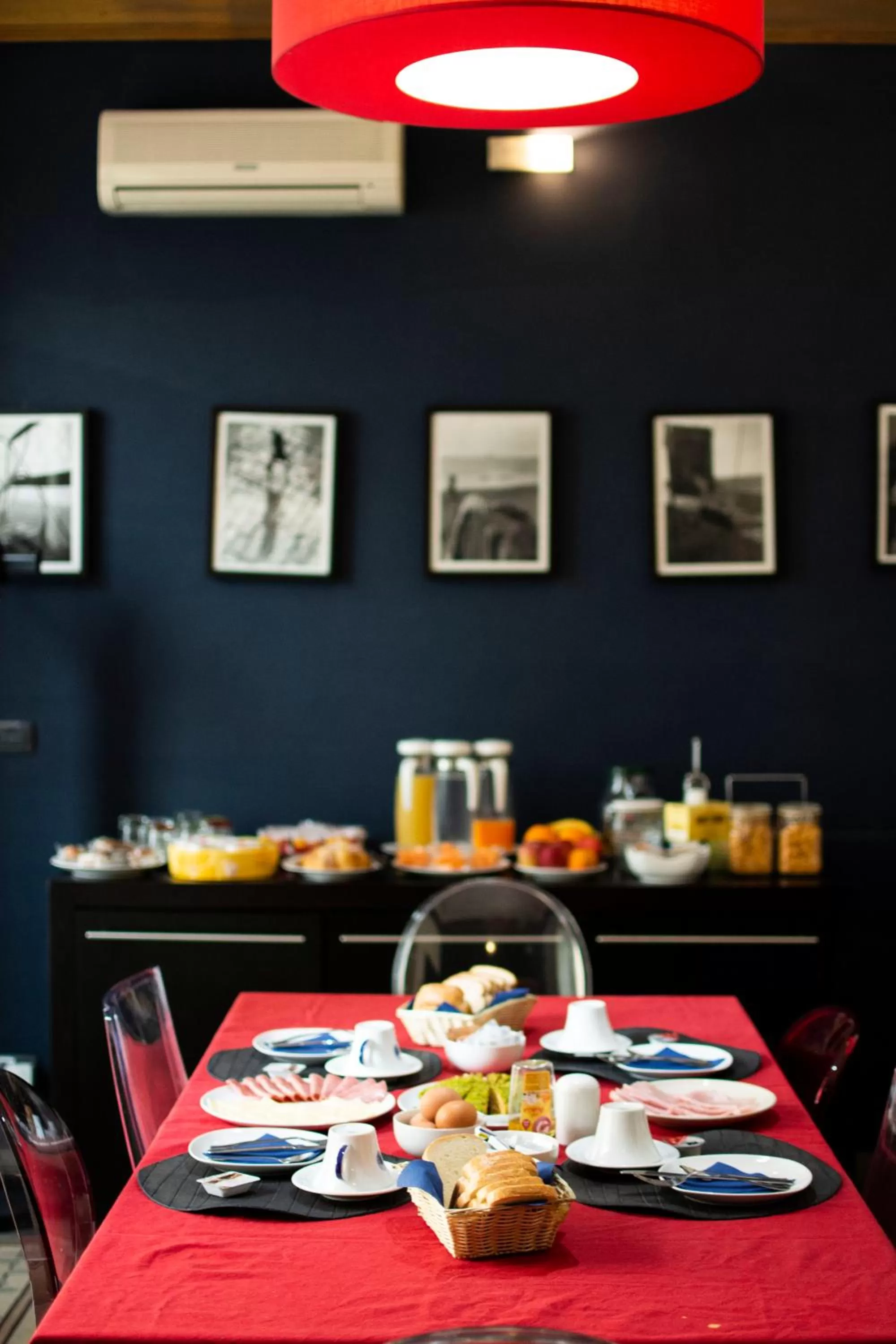 Breakfast in B&B Opera