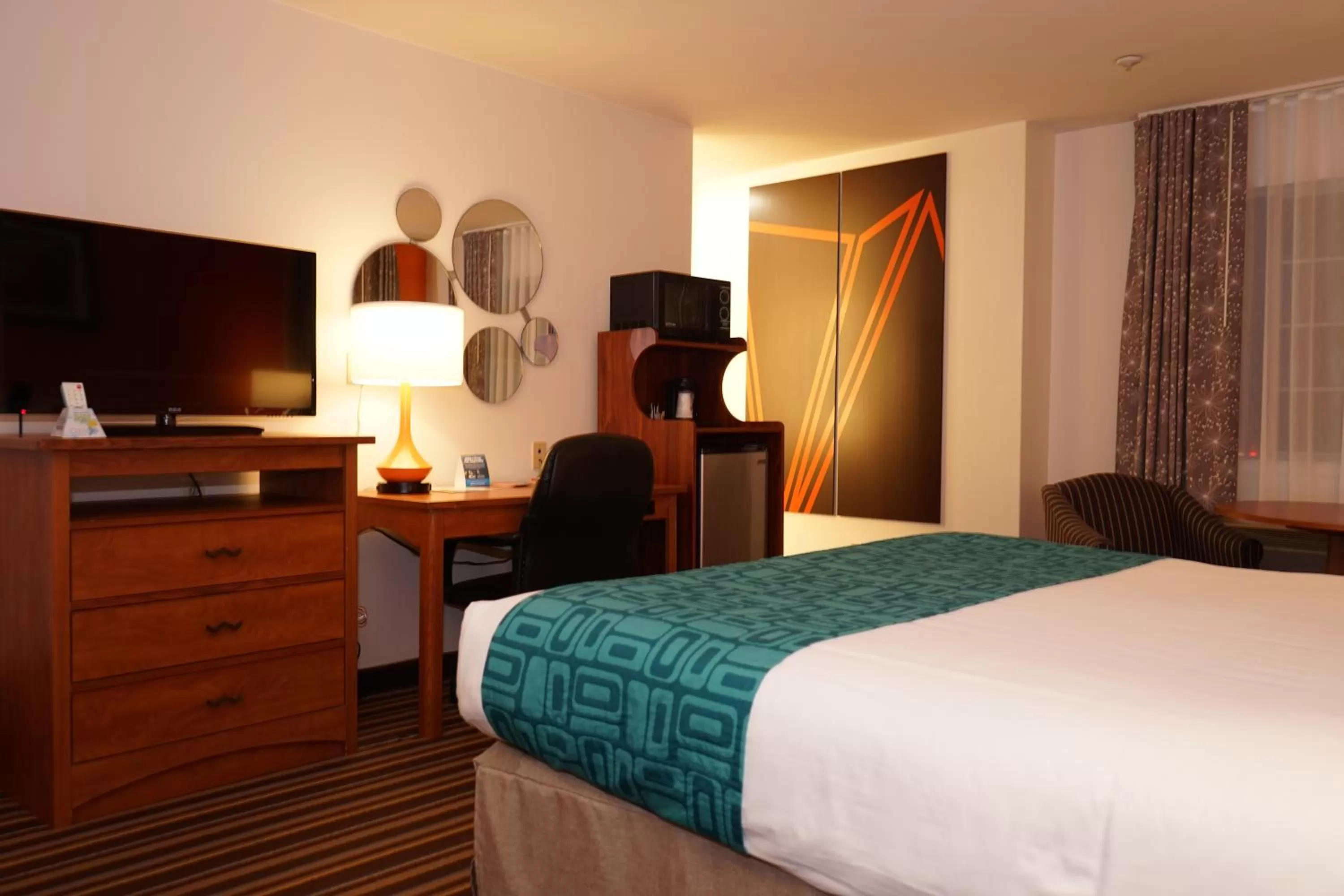 Bed in Howard Johnson by Wyndham Salinas