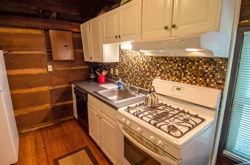 Kitchen or kitchenette, Kitchen/Kitchenette in Asheville Cabins of Willow Winds