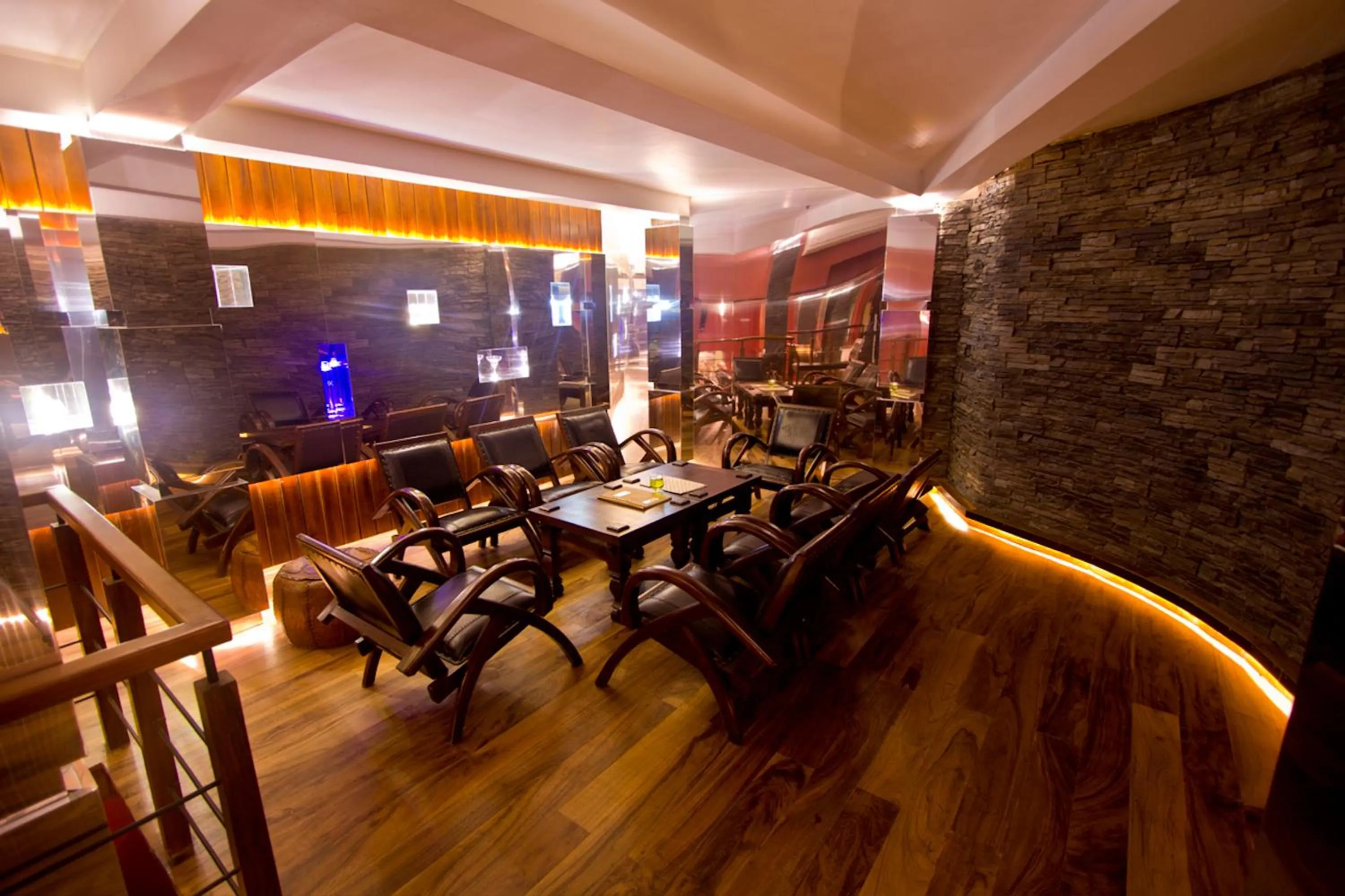 Restaurant/places to eat in Randholee Resort & Spa